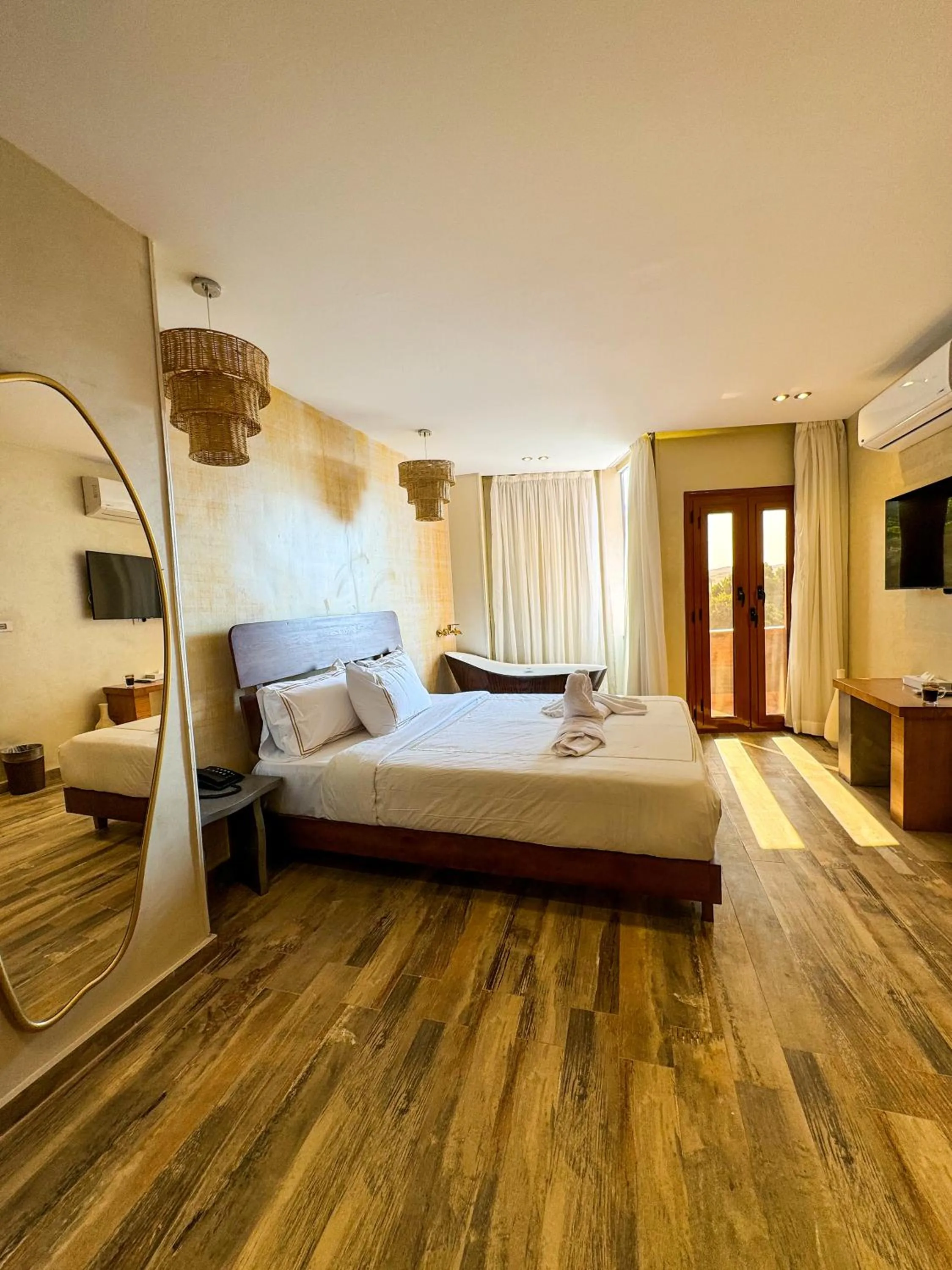 VIP in BrassAlmas Pyramids Hotel