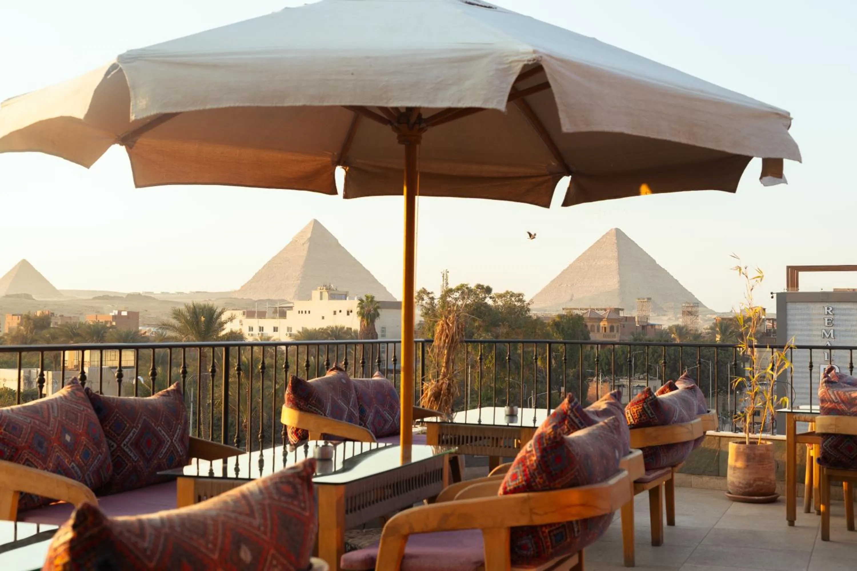 Restaurant/places to eat in BrassAlmas Pyramids Hotel