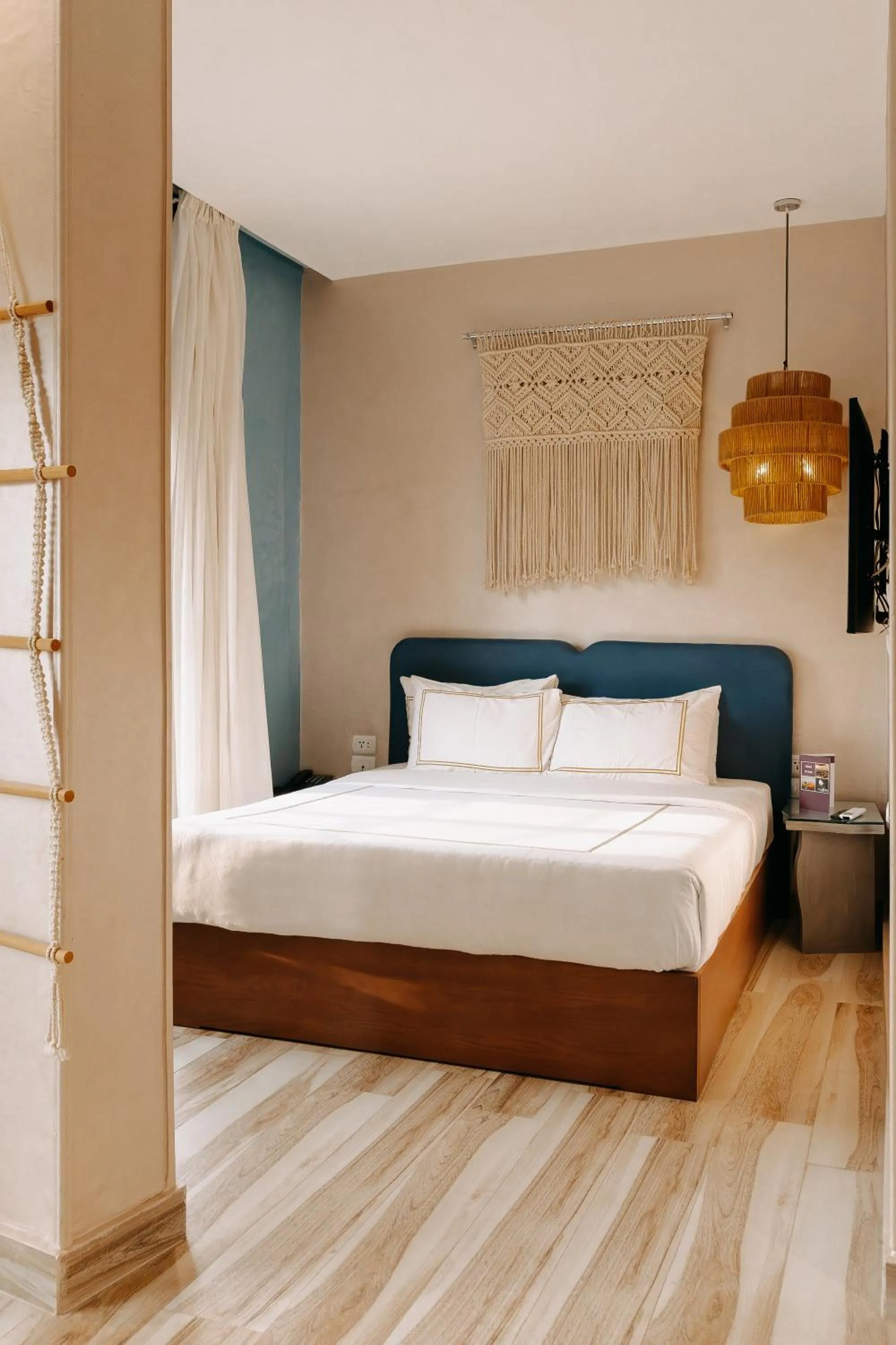 Bedroom in BrassAlmas Pyramids Hotel