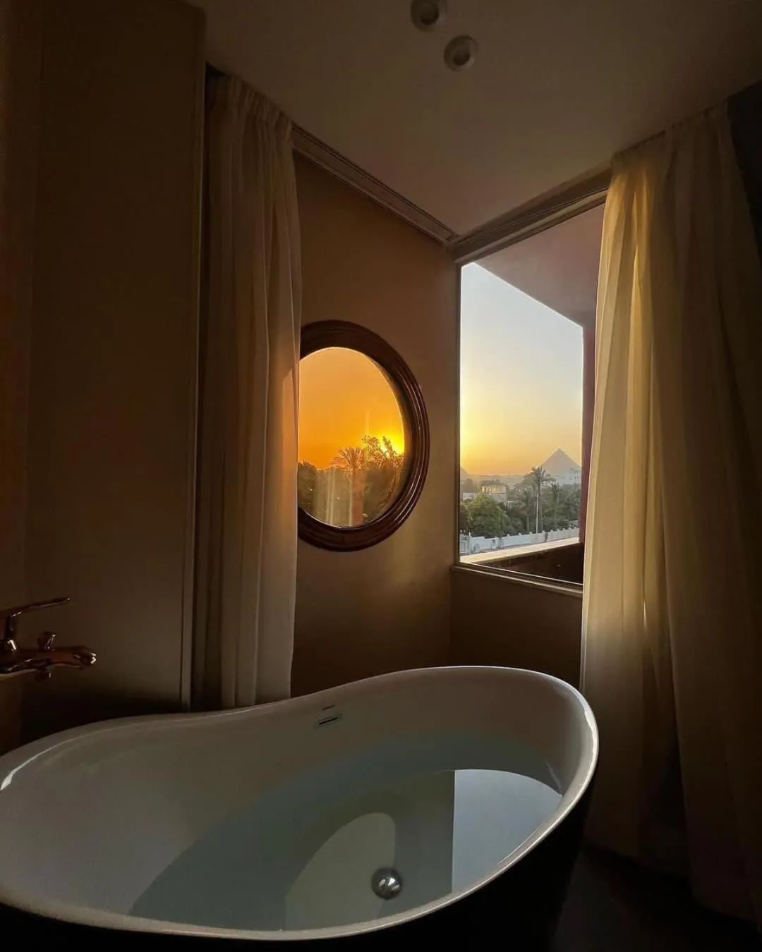 Sunrise in BrassAlmas Pyramids Hotel