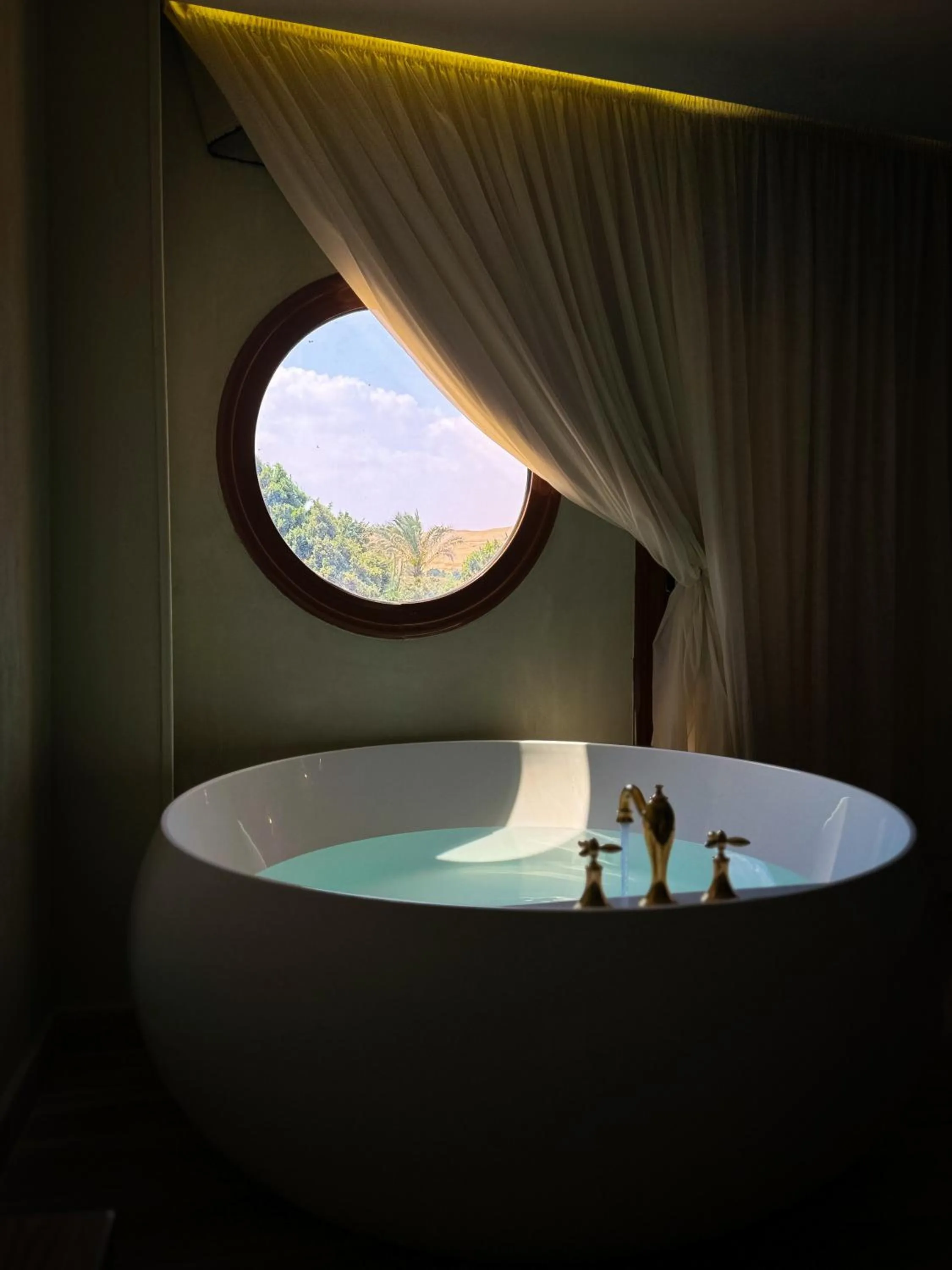 Bath in BrassAlmas Pyramids Hotel