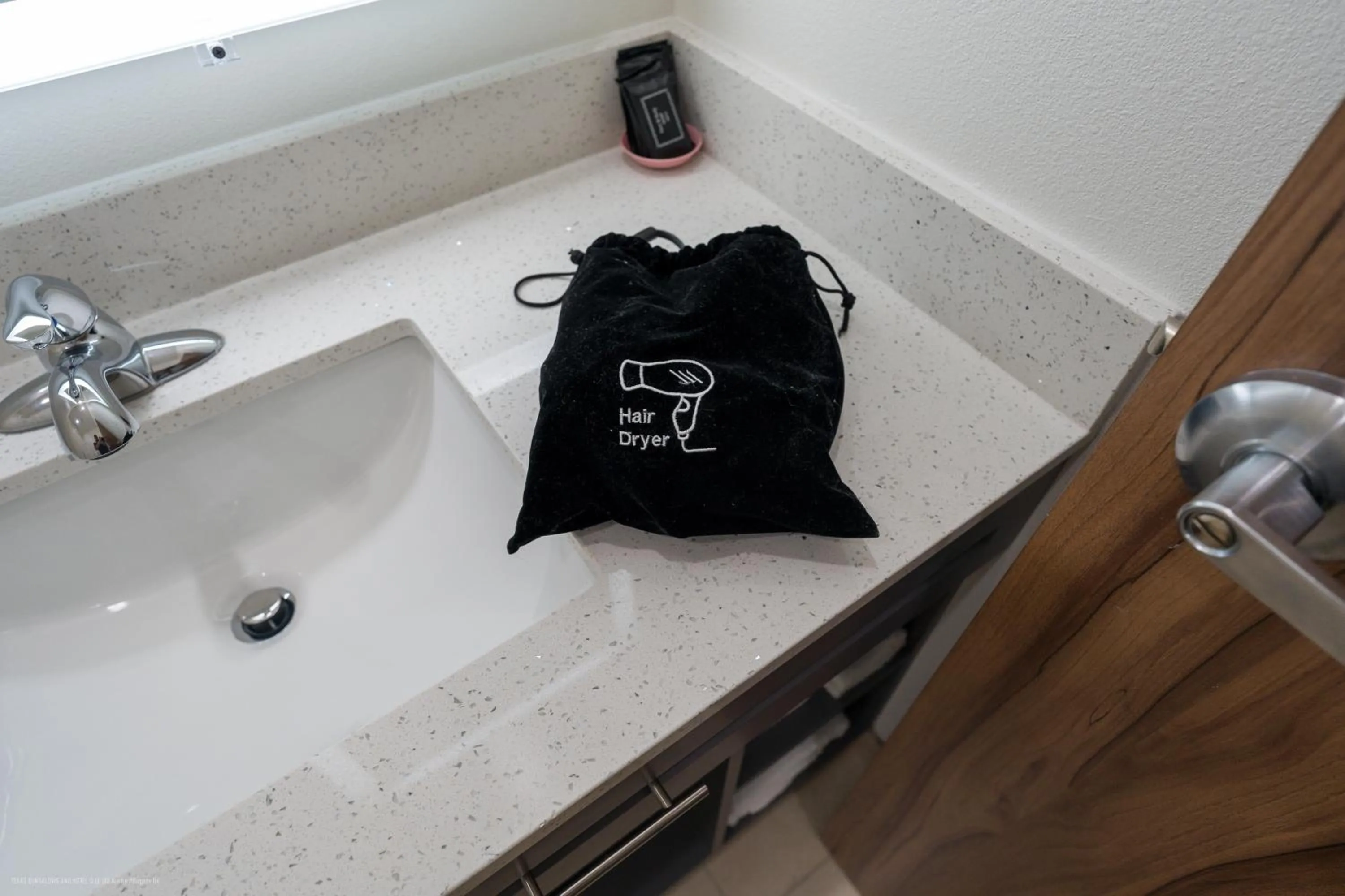 Bathroom in Texas Bungalows Hotel and Hotel Que at i35 Austin Pflugerville