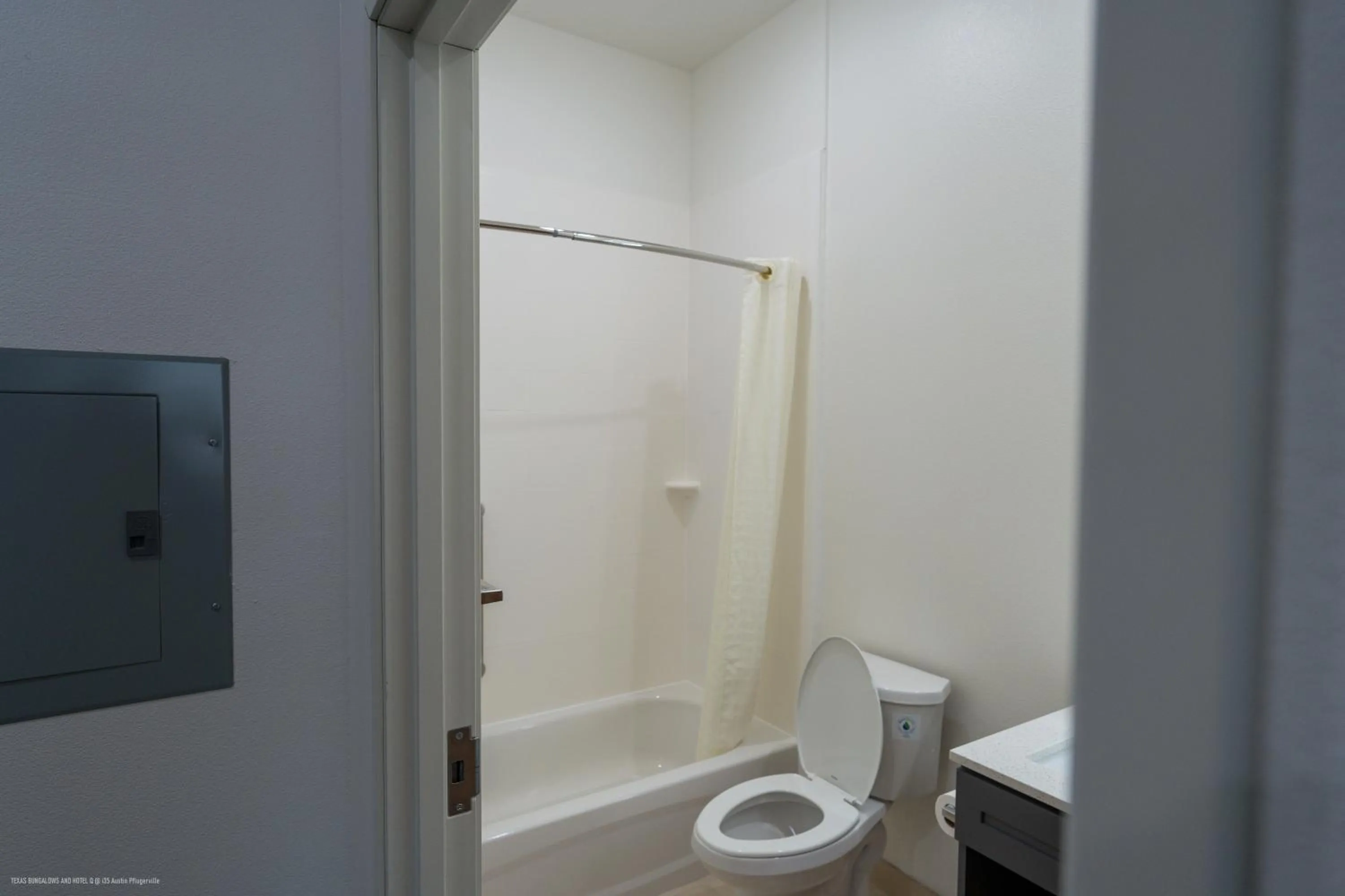 Bathroom in Texas Bungalows Hotel and Hotel Que at i35 Austin Pflugerville