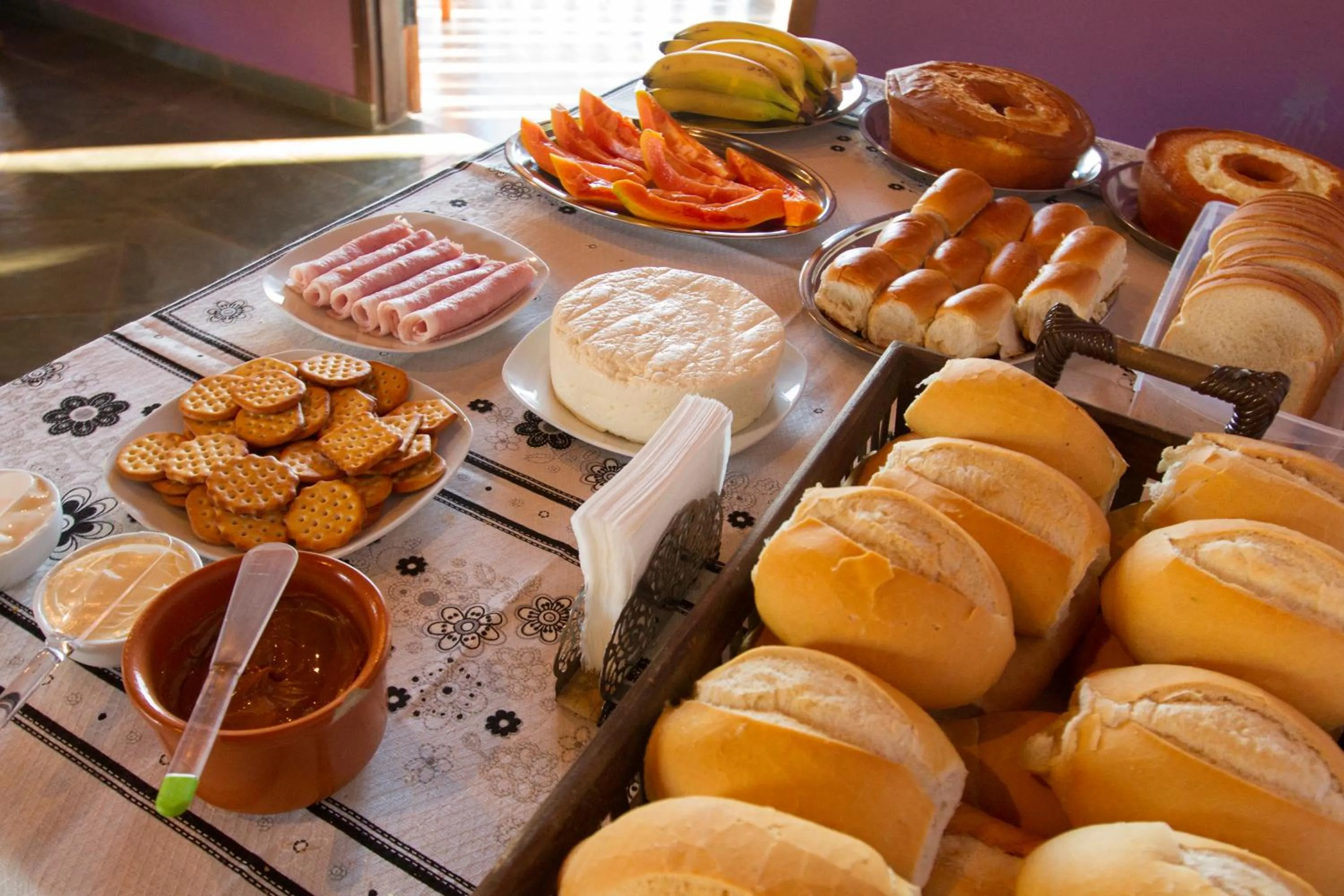 Continental breakfast in Pousada Céu de Luz - Próximo a Monte Verde