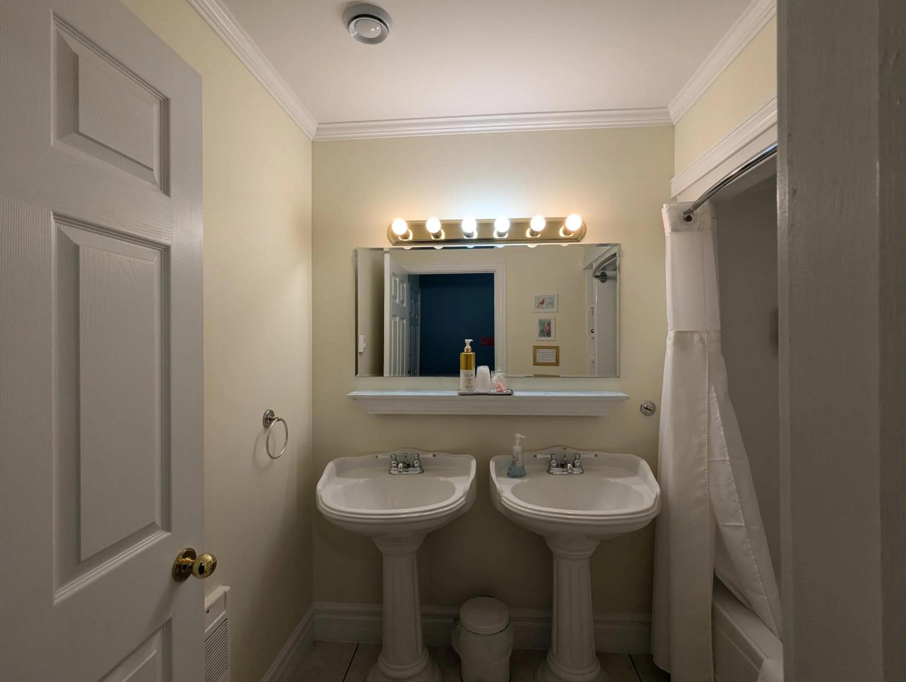 Bathroom in The Parrsboro Mansion Inn