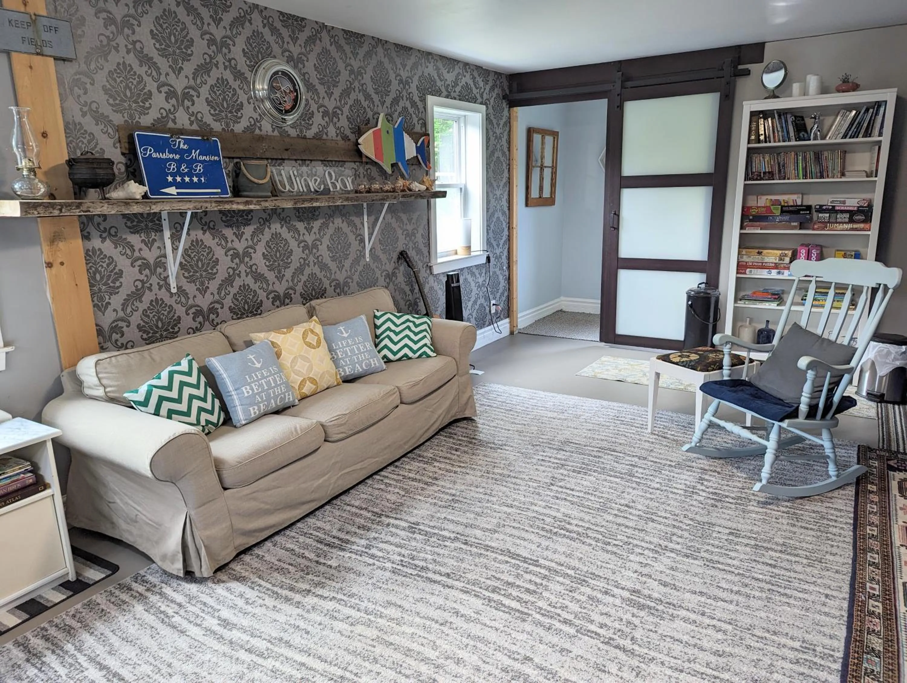 Library in The Parrsboro Mansion Inn