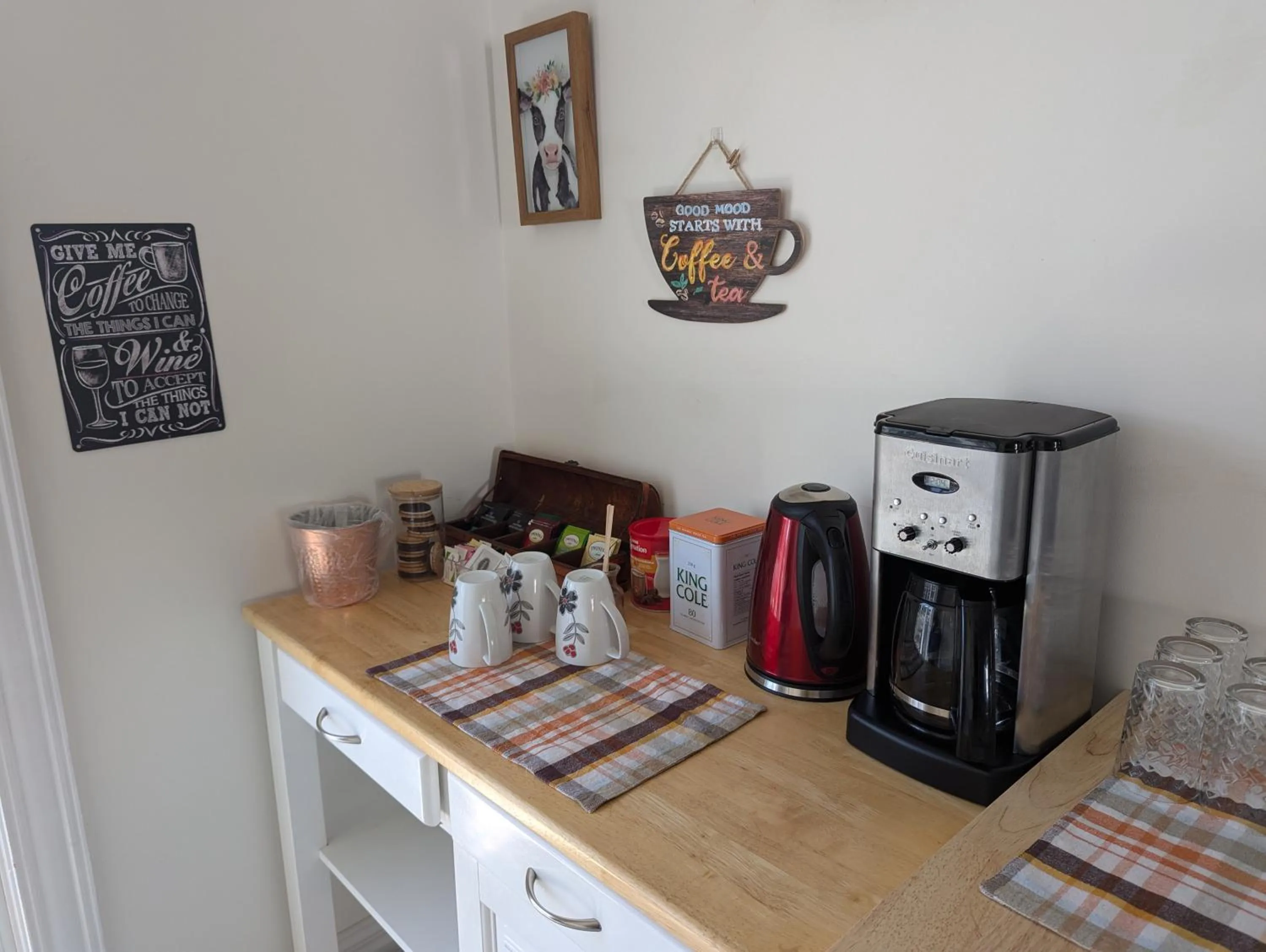 Coffee/tea facilities in The Parrsboro Mansion Inn