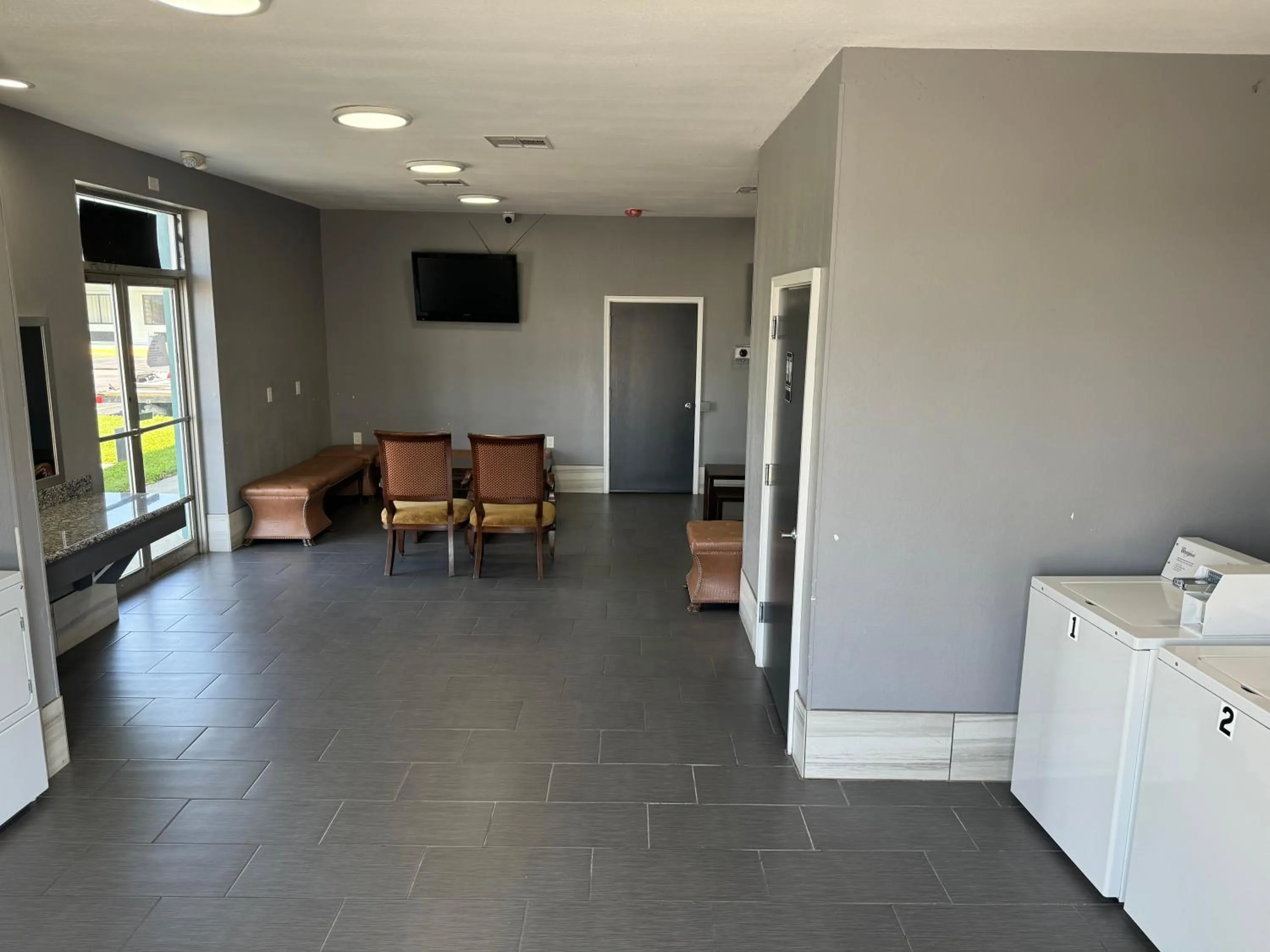 TV and multimedia in Nola Inn & Suites