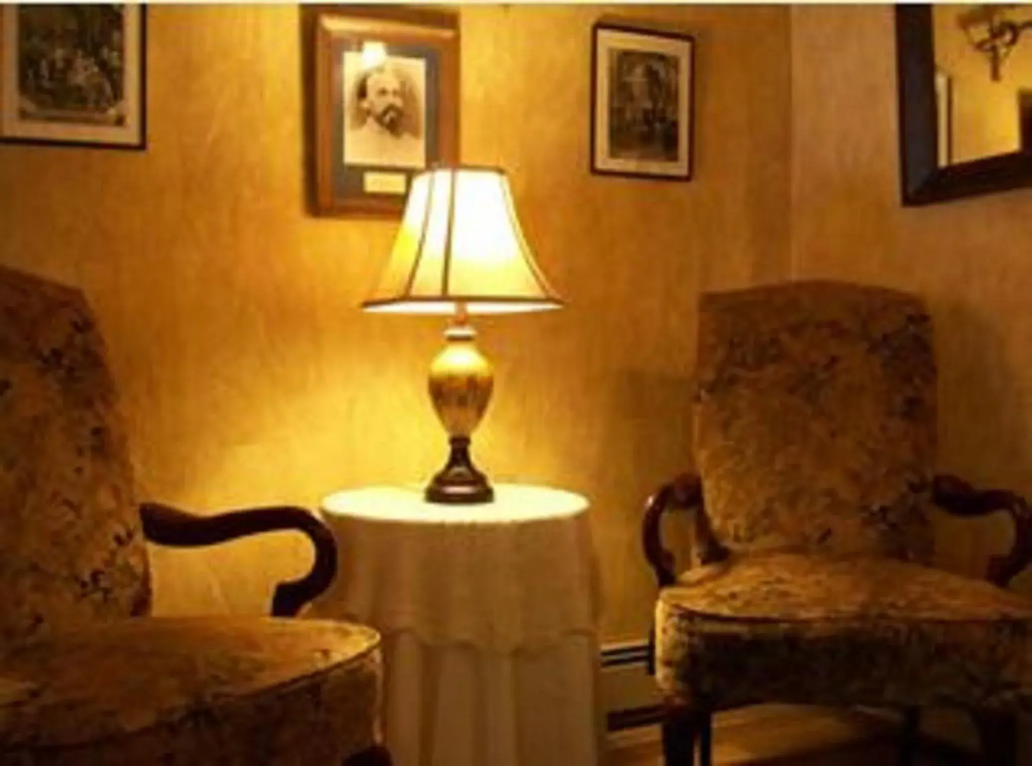 Queen Room - The General's Room in Munro House Bed and Breakfast Queen Room - The General's Room in Munro House Bed and Breakfast