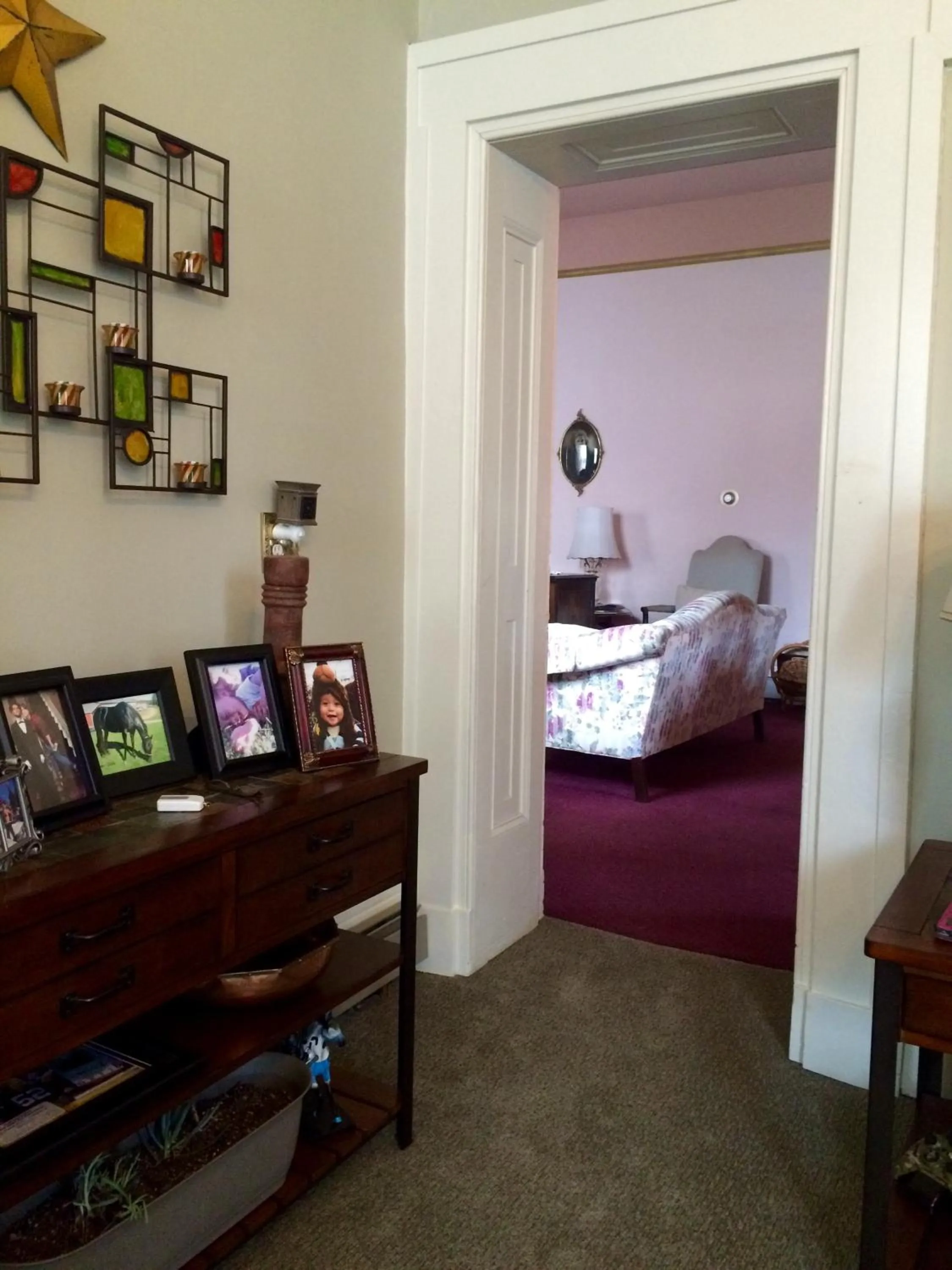 Communal lounge/ TV room, Bed in Munro House Bed and Breakfast