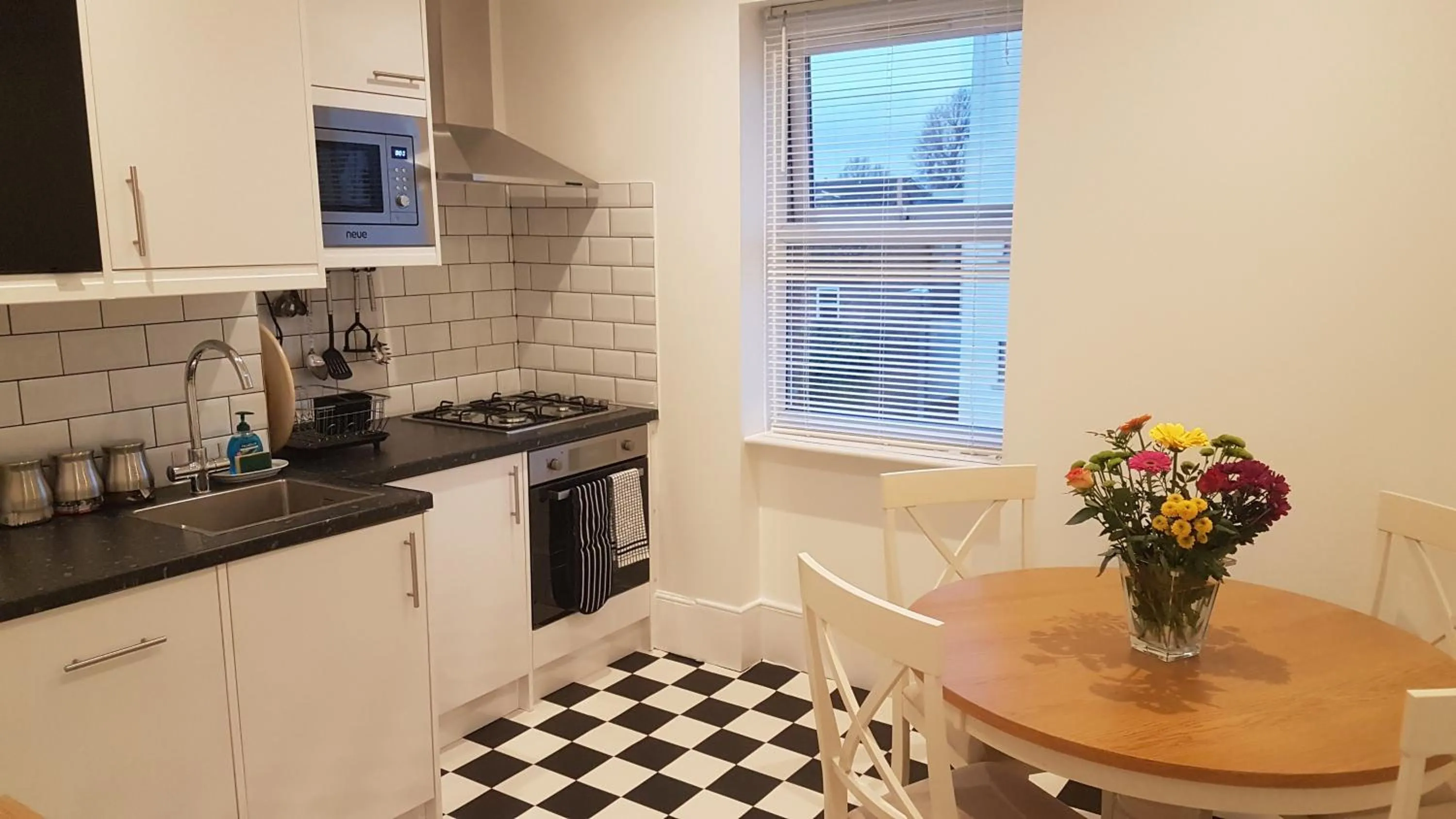 Kitchen or kitchenette in The Gateway Hotel