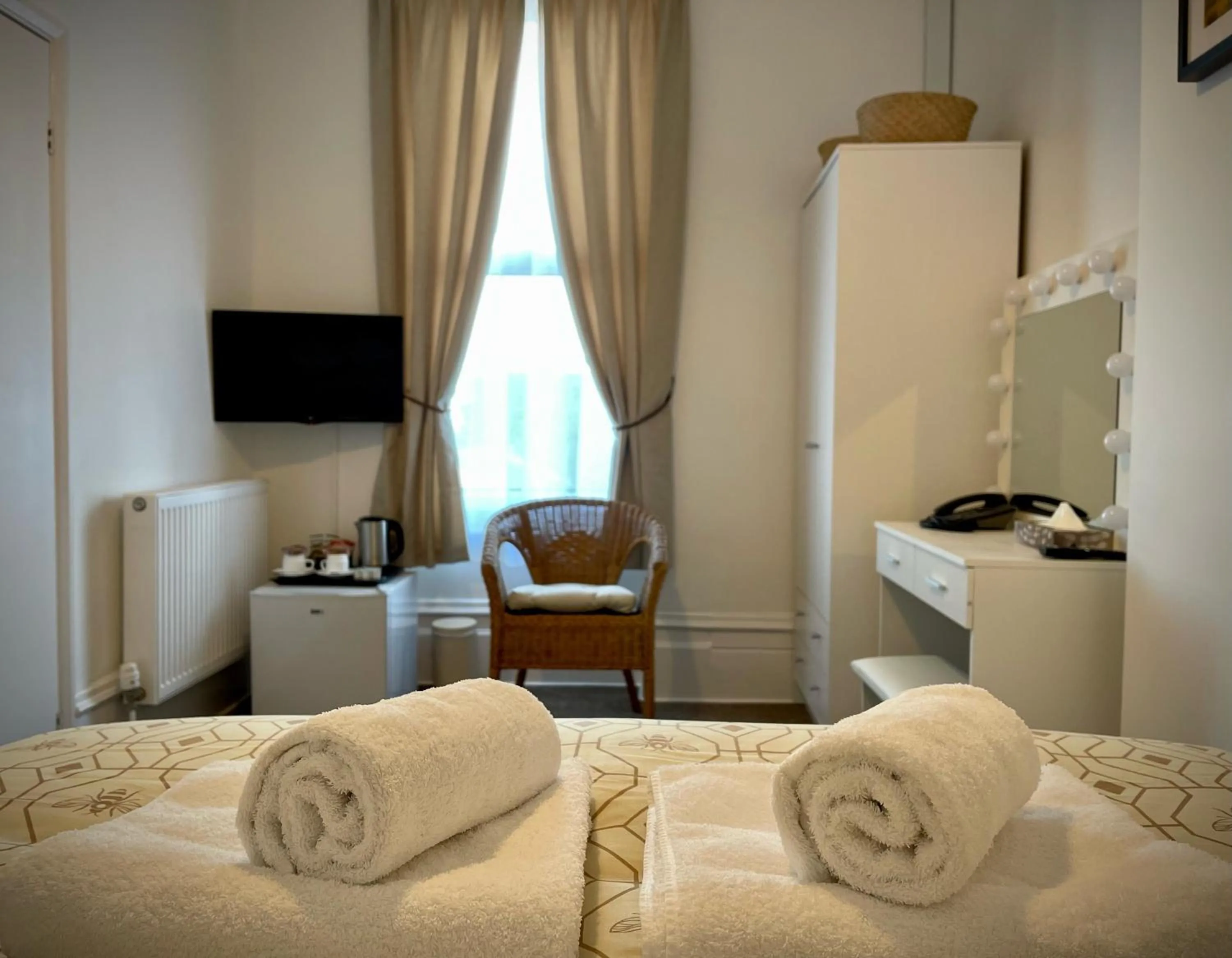 Bedroom, Bed in The Gateway Hotel