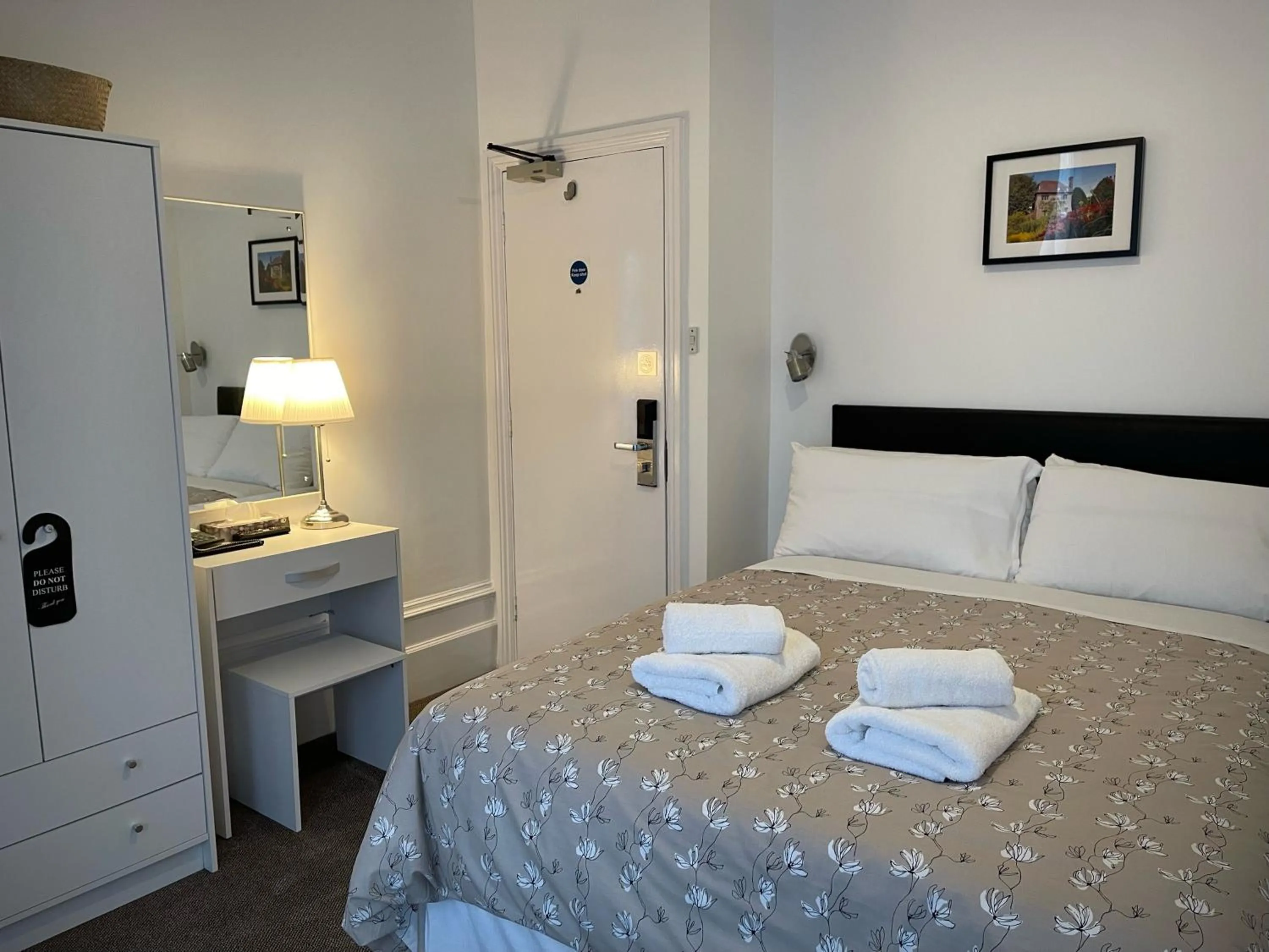 Bedroom, Bed in The Gateway Hotel