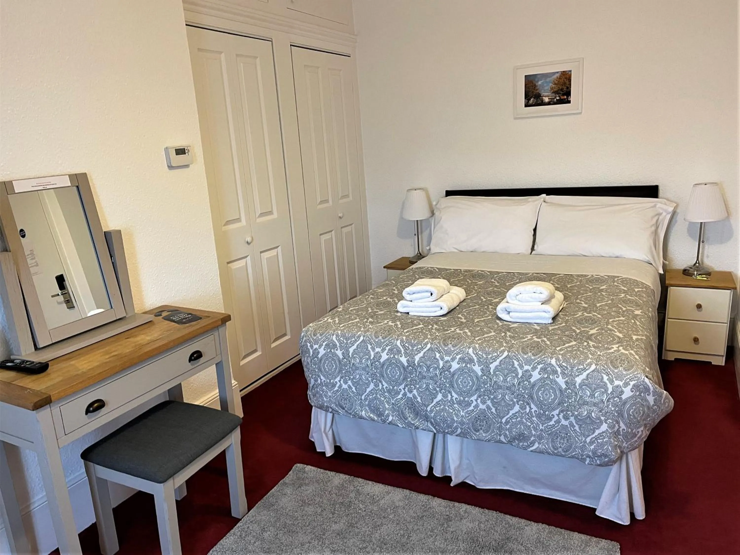 Photo of the whole room, Bed in The Gateway Hotel