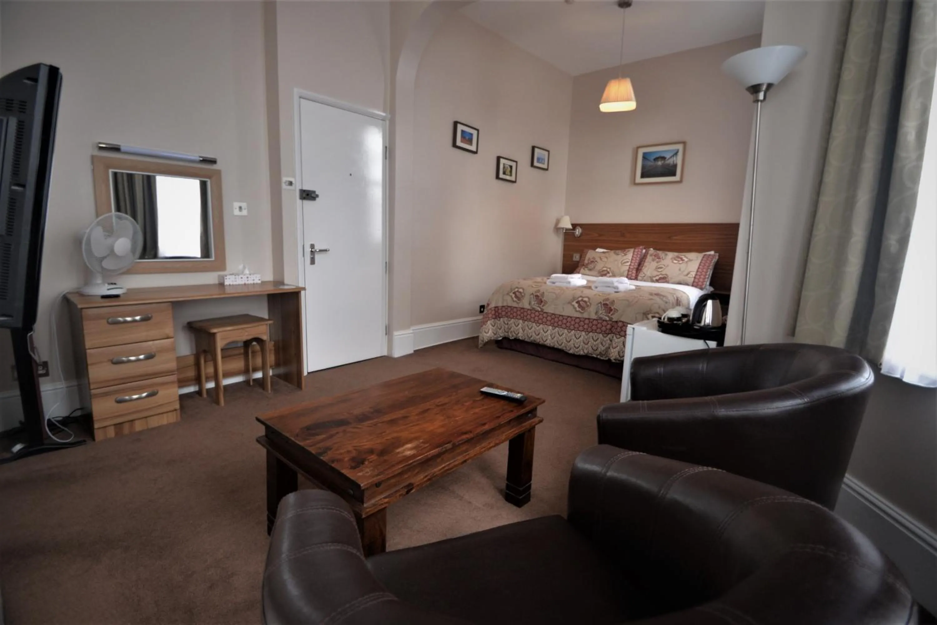 Photo of the whole room, Bed in The Gateway Hotel