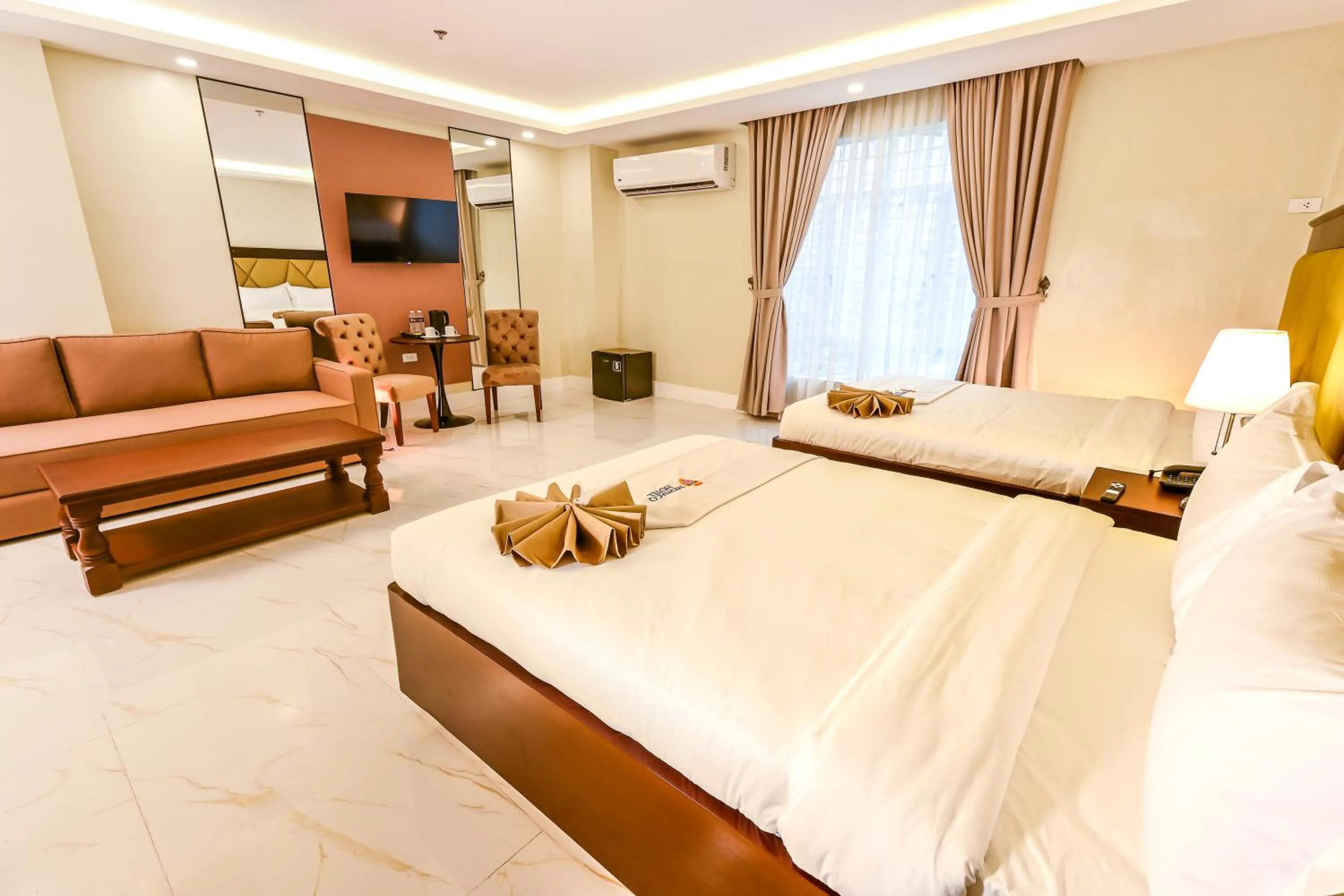 Photo of the whole room, Bed in Monaco Hotel