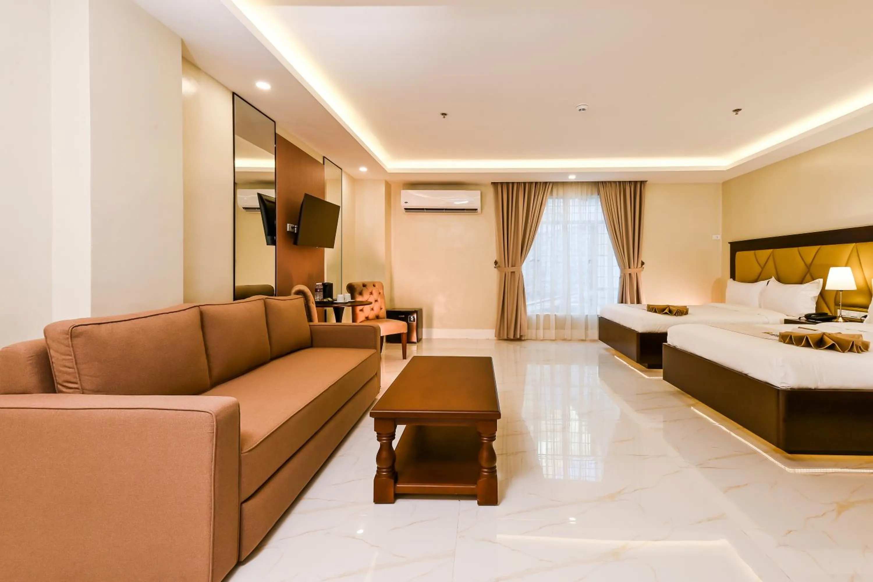 Photo of the whole room, Bed in Monaco Hotel