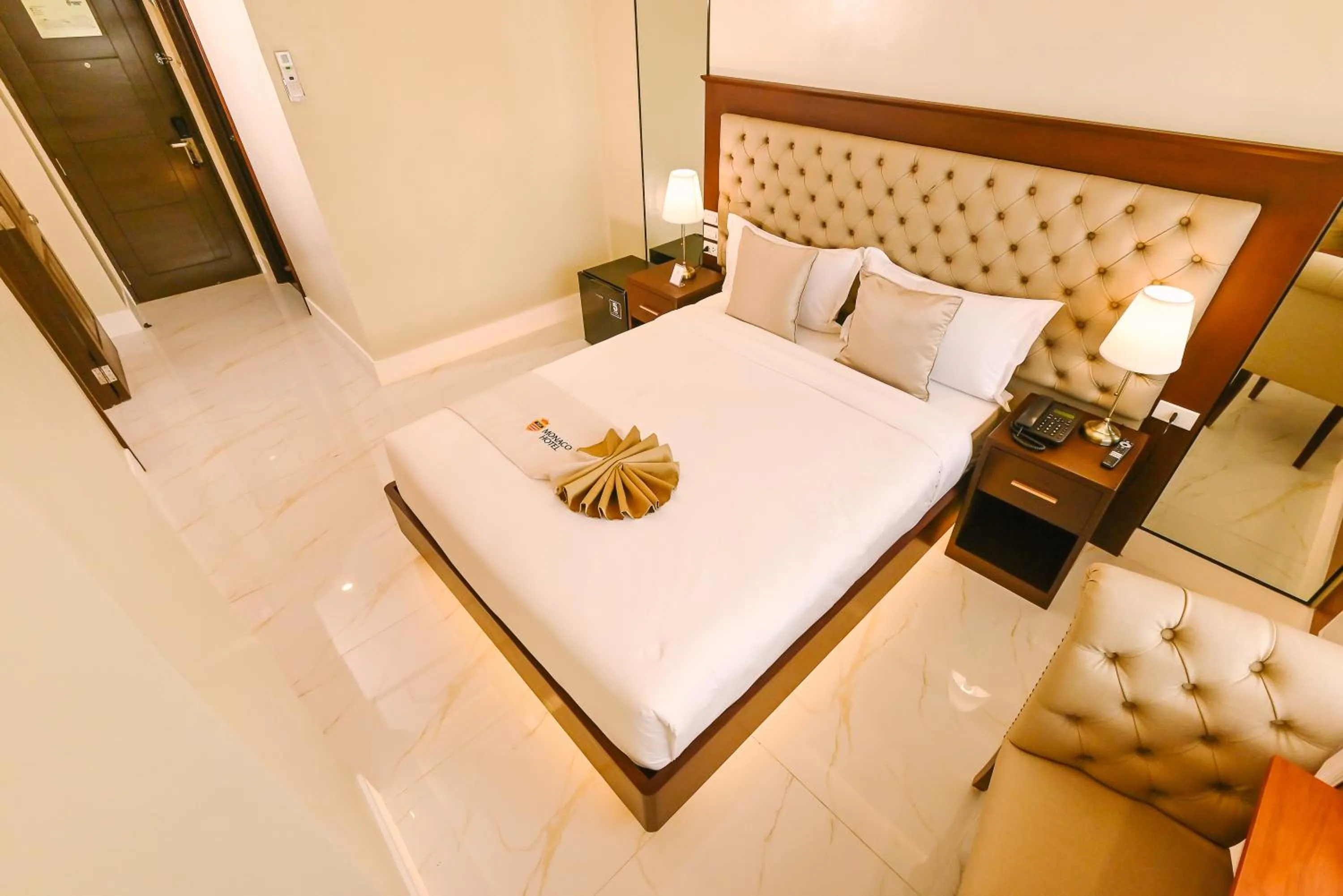 Bedroom, Bed in Monaco Hotel