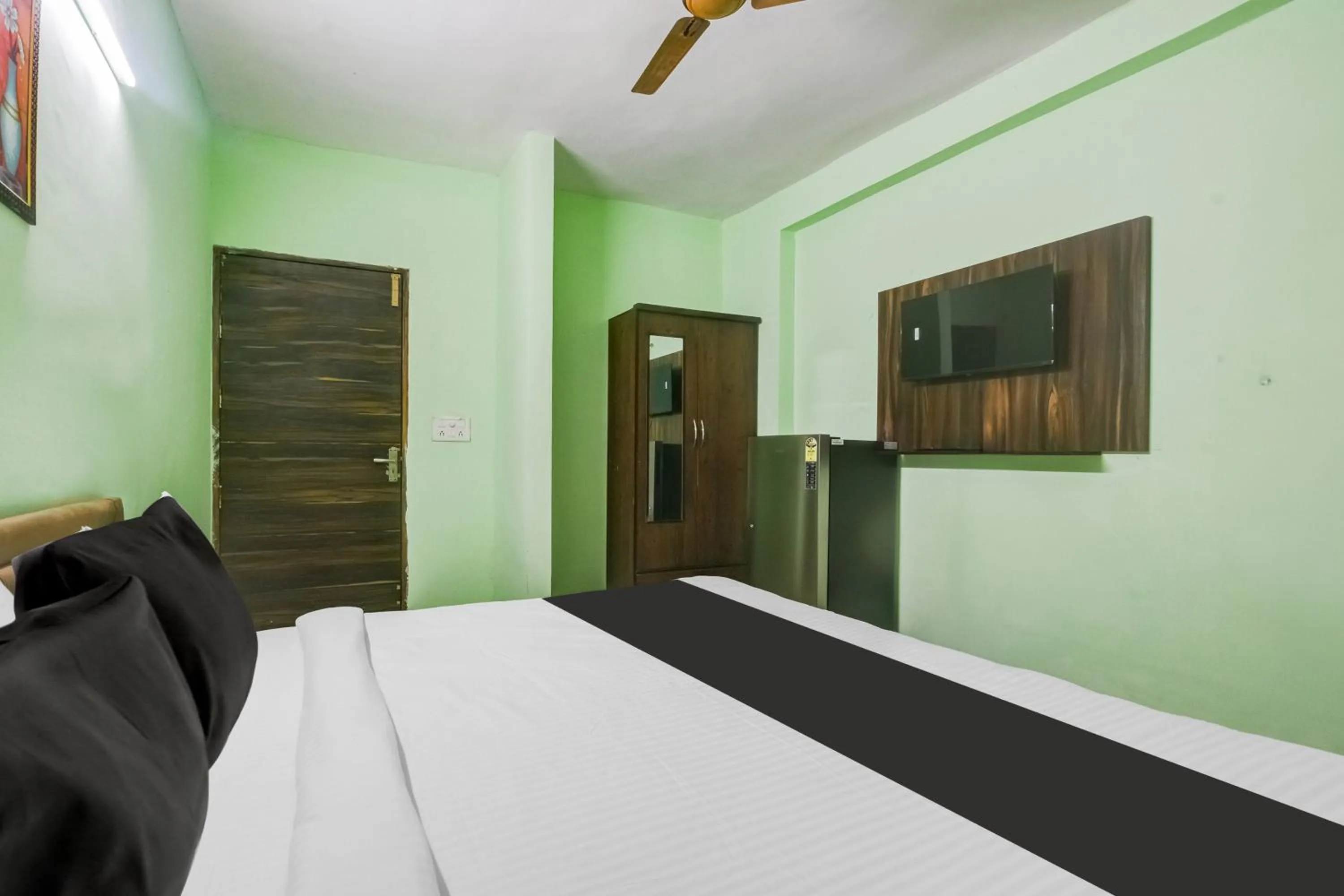 Facade/entrance, Bed in Hotel O Ridge Way Stays