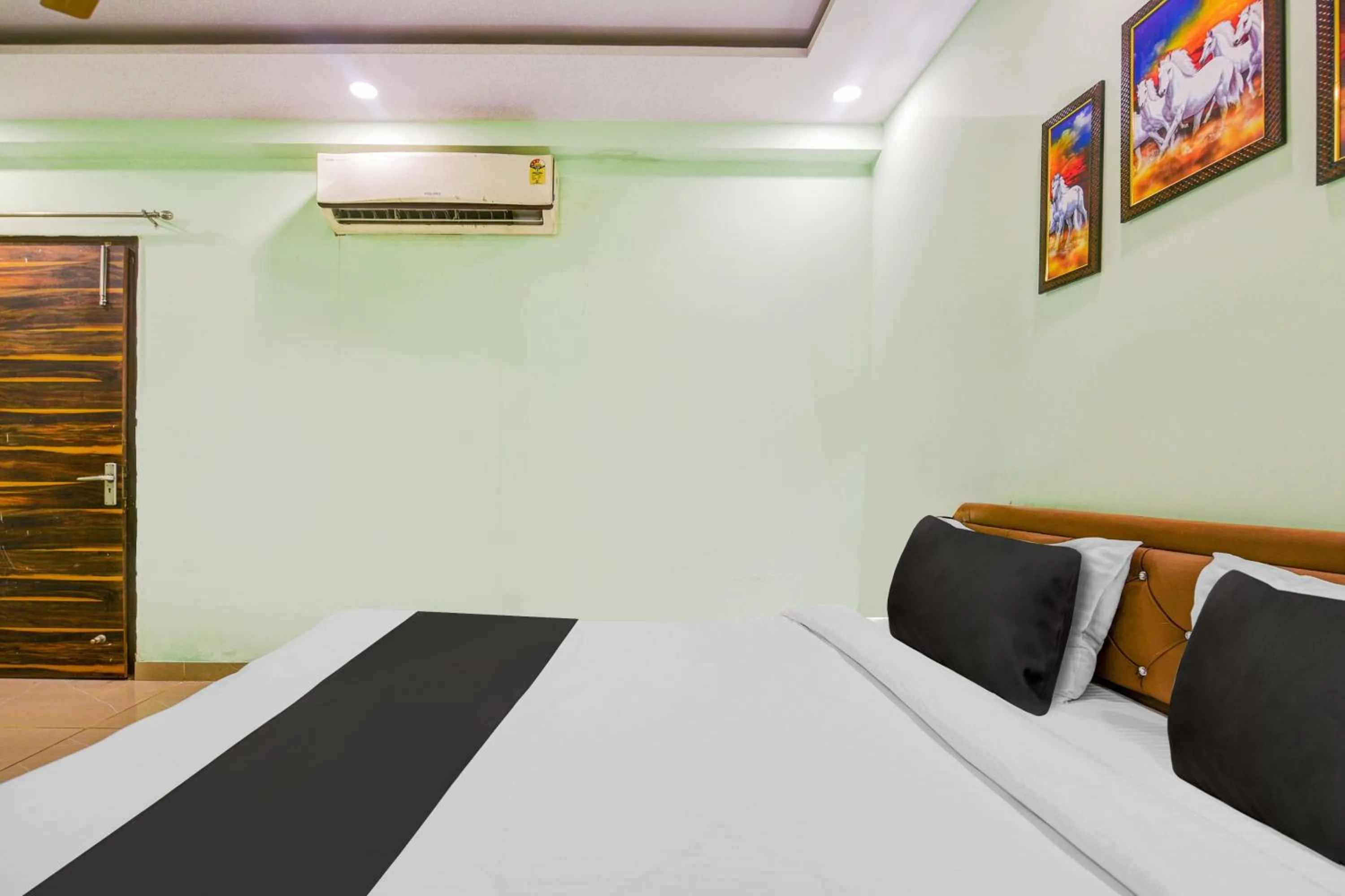 Bedroom, Bed in Hotel O Ridge Way Stays