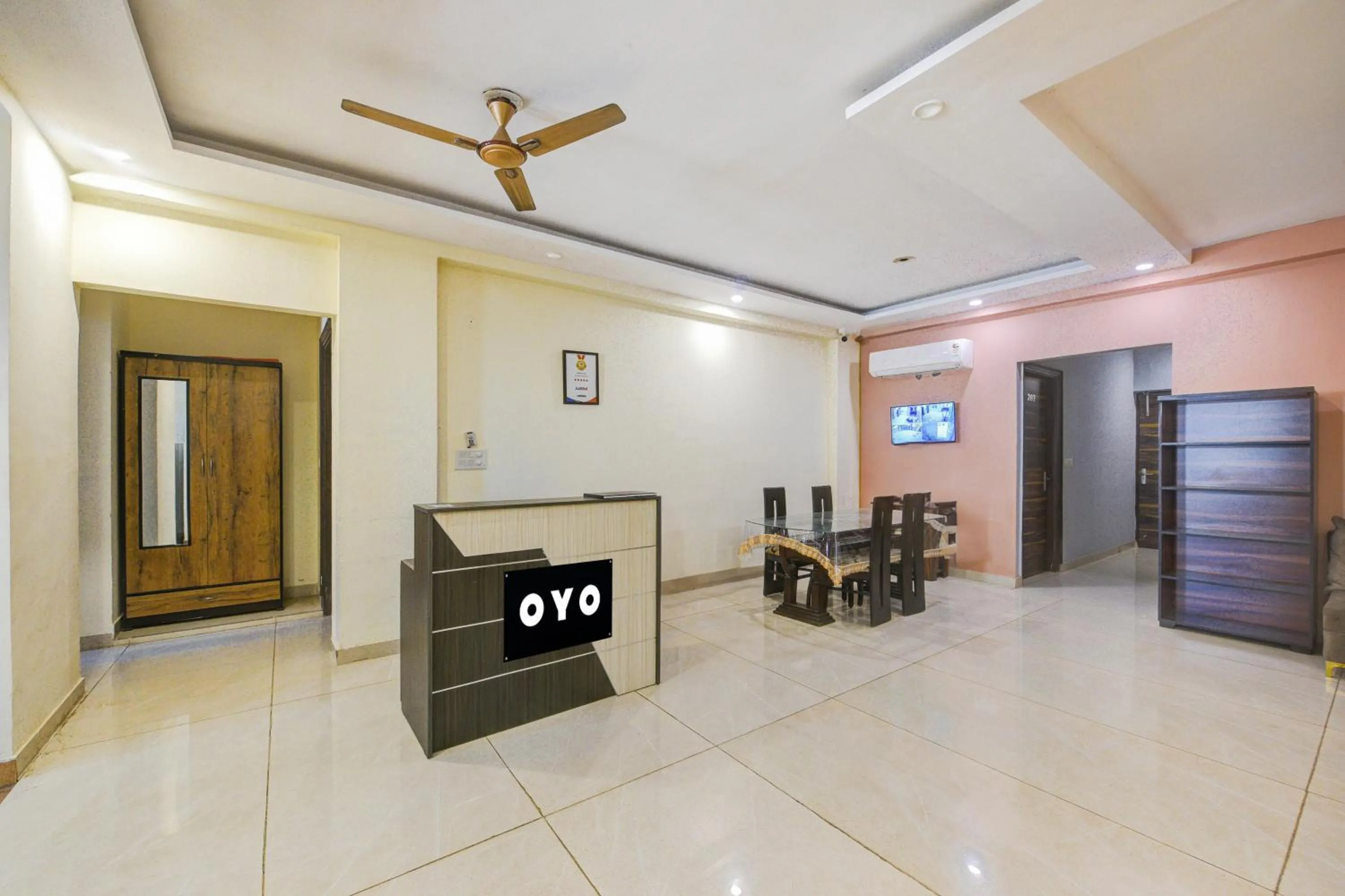 Lobby or reception in Hotel O Ridge Way Stays