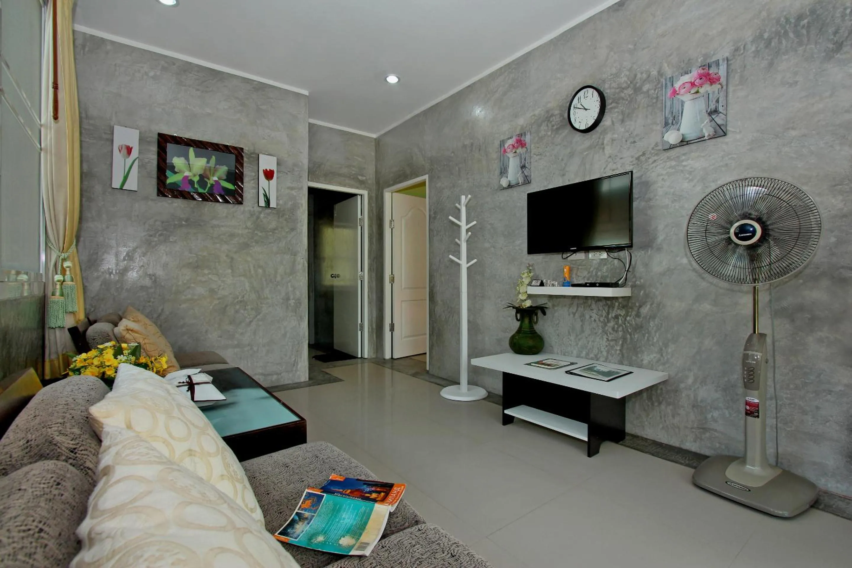 TV and multimedia in Maikhao Home Garden Bungalow