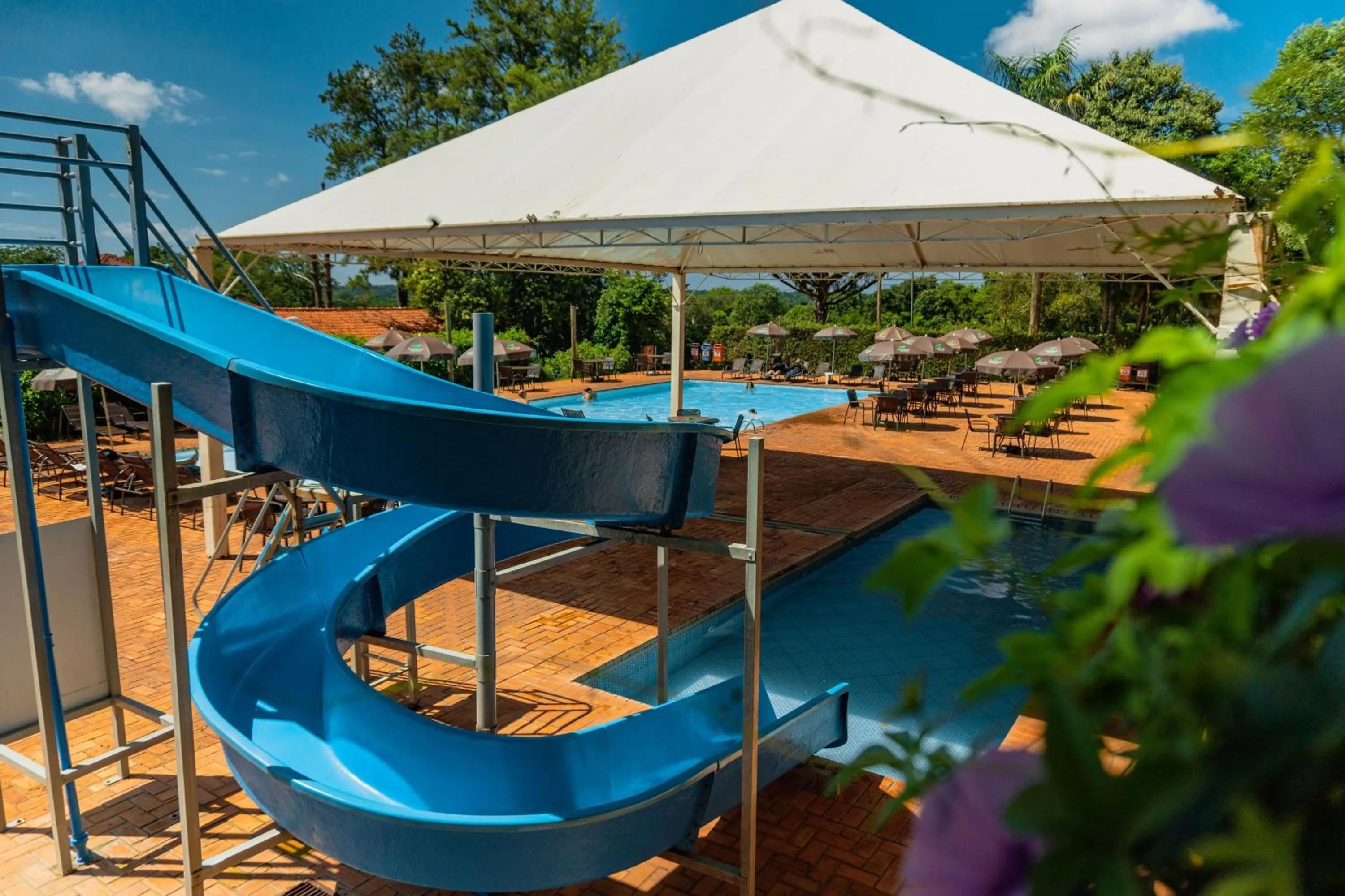 Swimming pool in Hotel Colonial Iguaçu