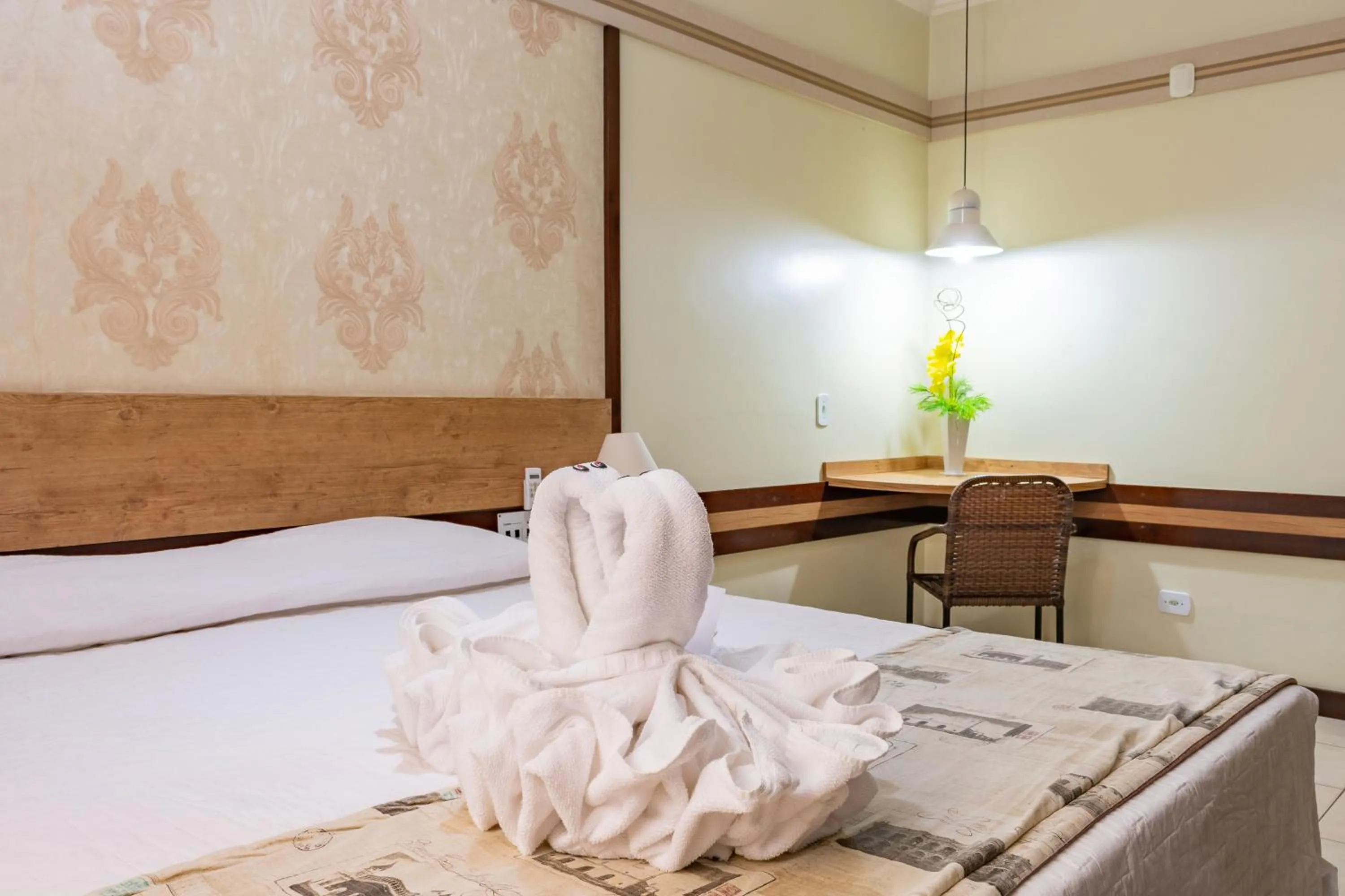 Bedroom, Bed in Hotel Colonial Iguaçu