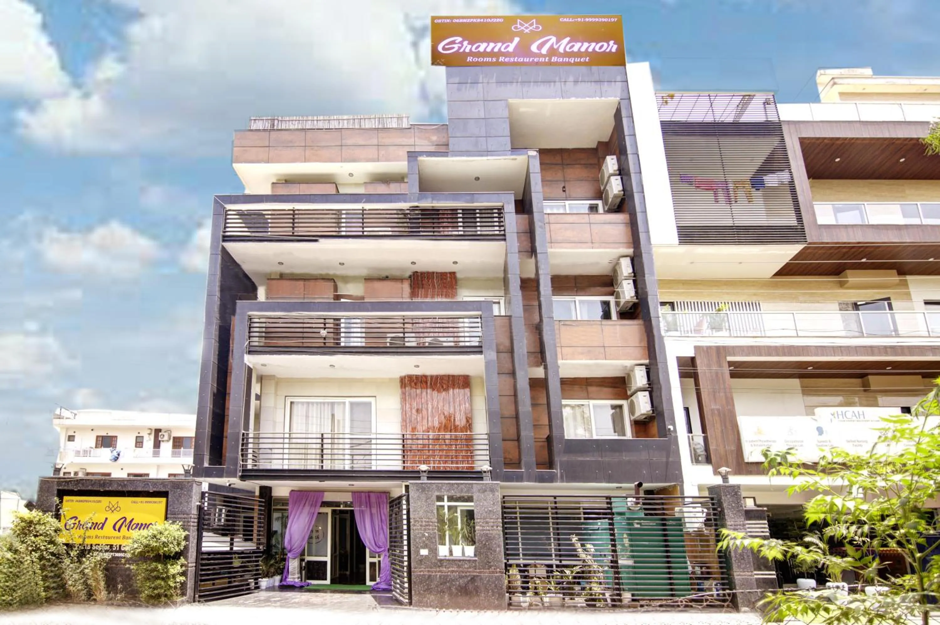 Facade/entrance in Hotel Grand Manor