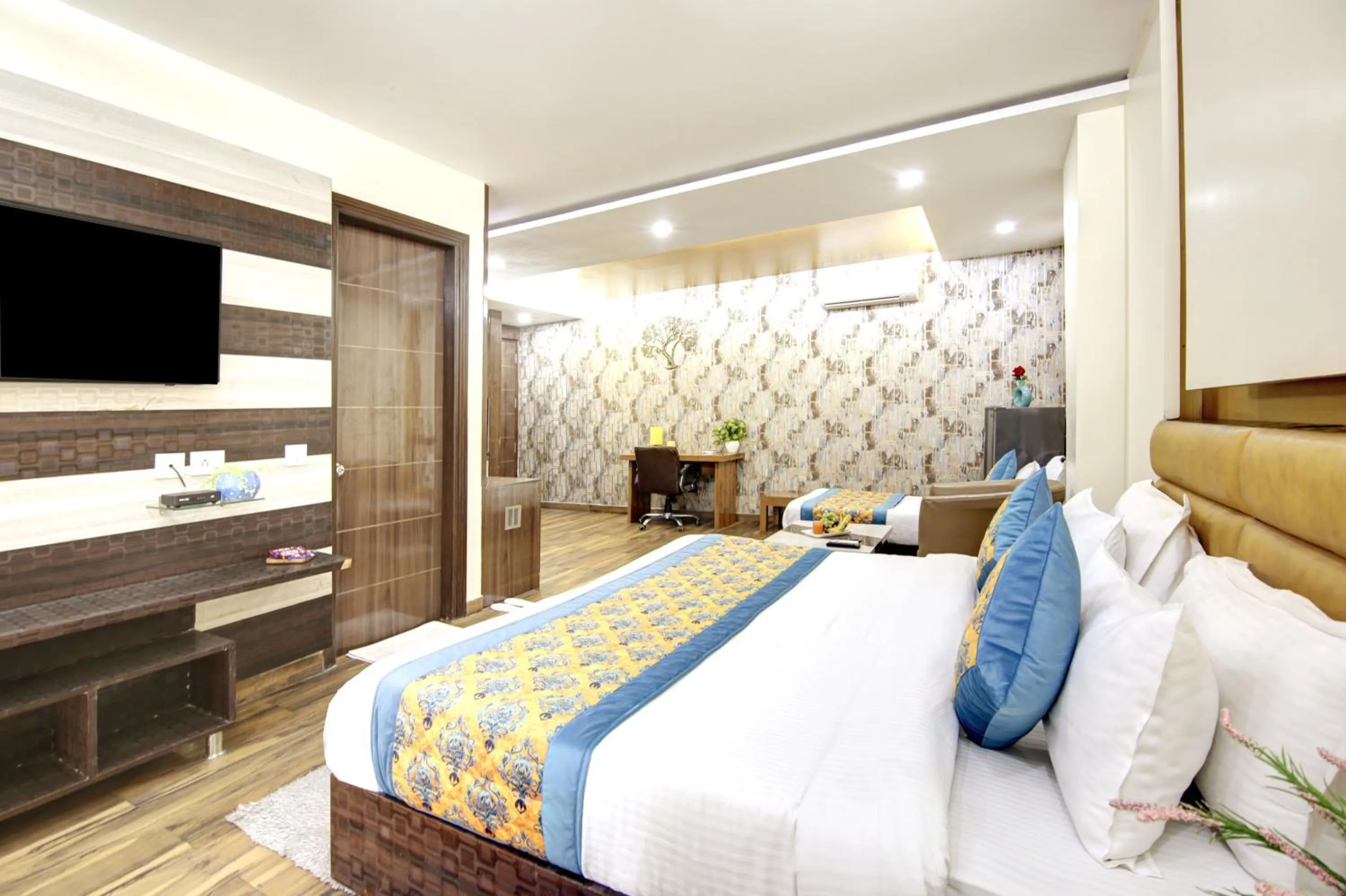 Bedroom, Bed in Hotel Grand Manor