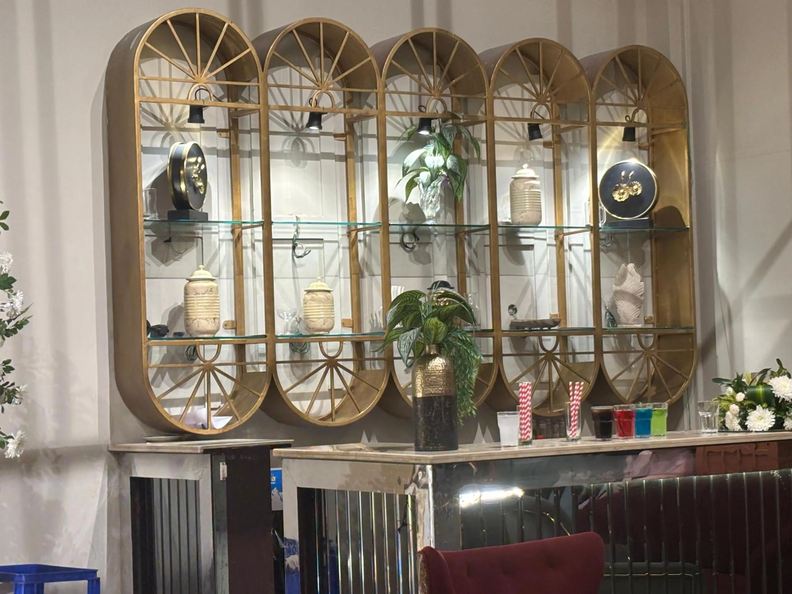 Restaurant/places to eat in Hotel Grand Manor