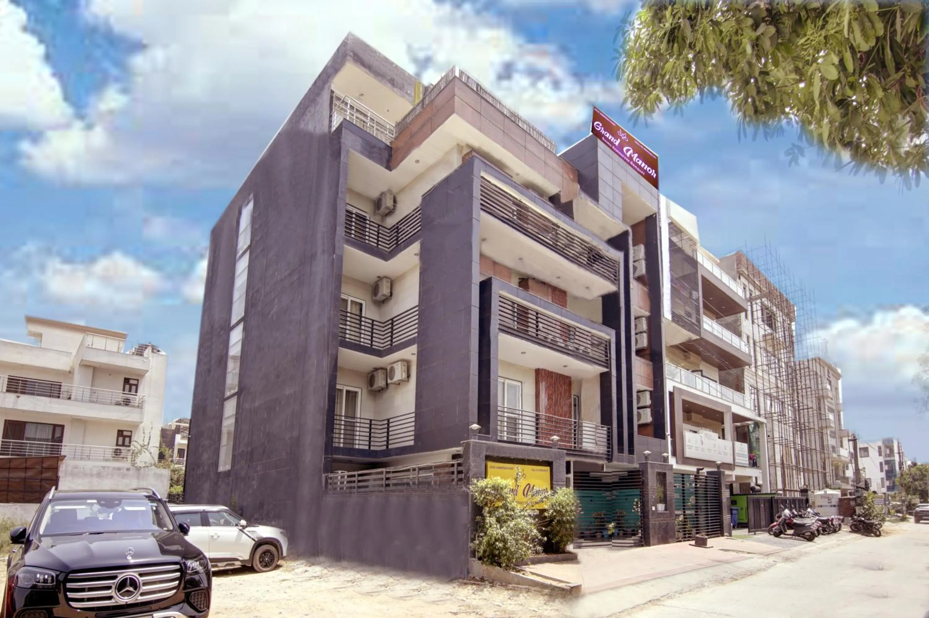 Property building in Hotel Grand Manor