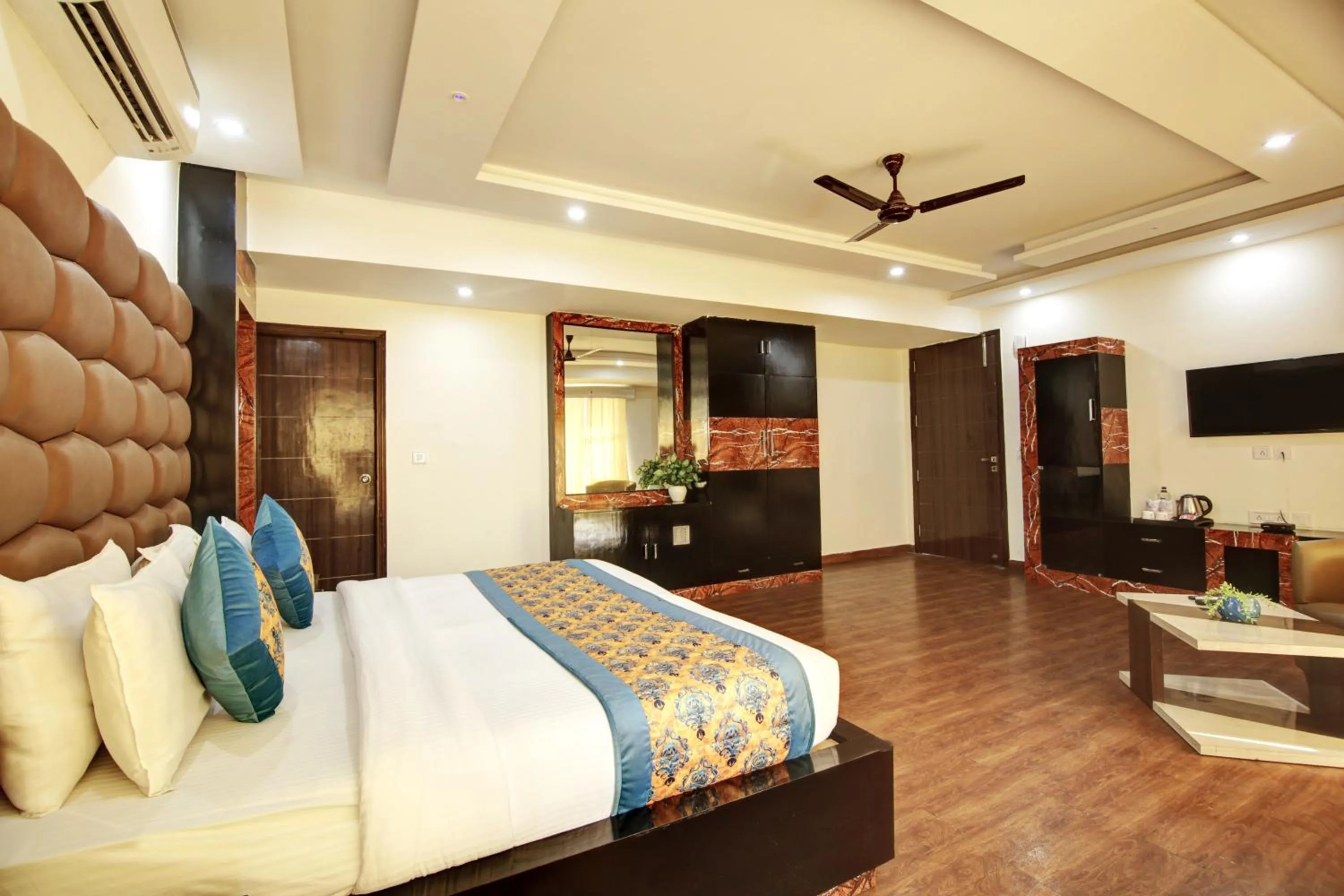 Photo of the whole room, Bed in Hotel Grand Manor