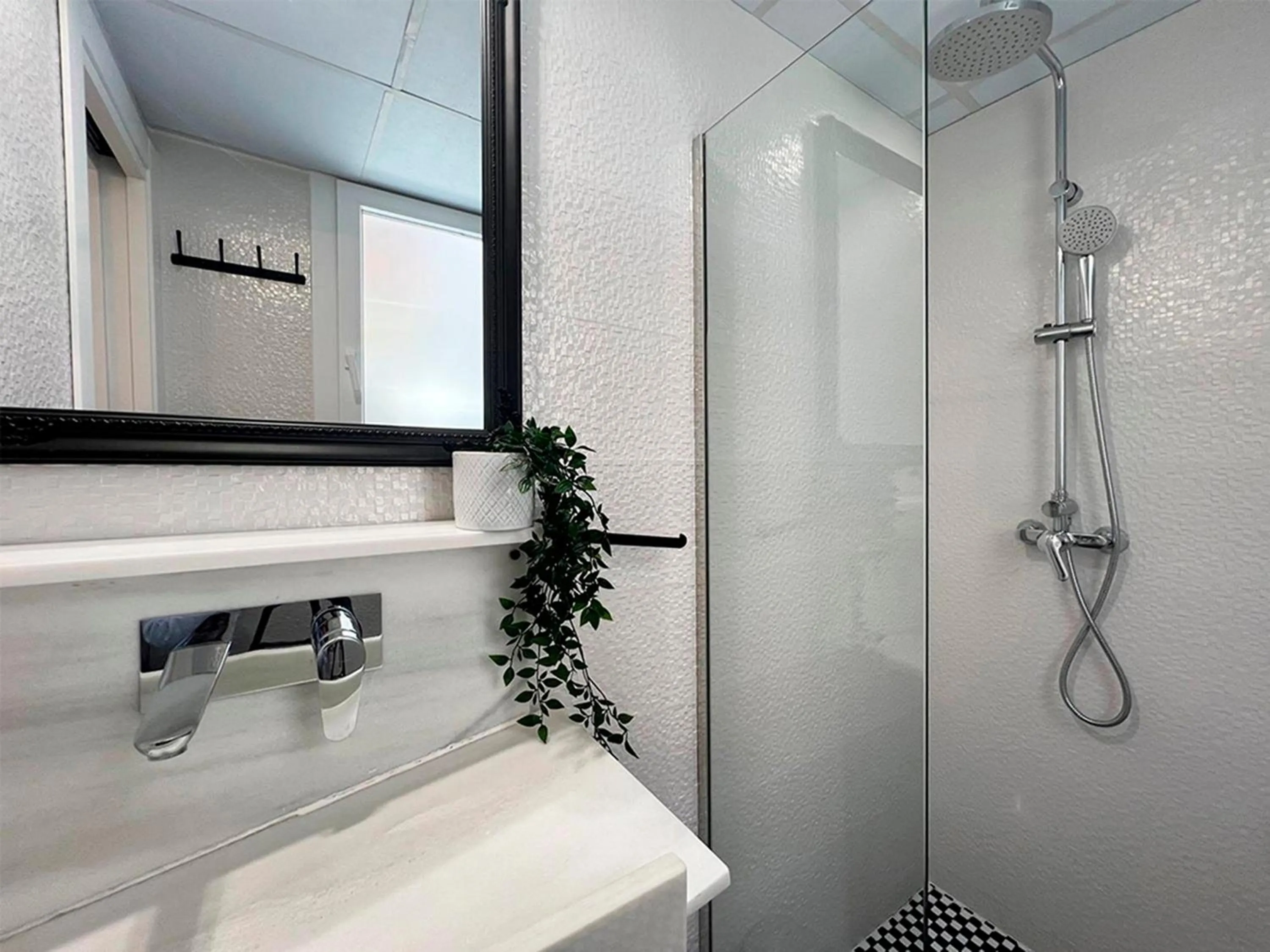 Shower in Apartamentos Realejo Campo del Príncipe 3000