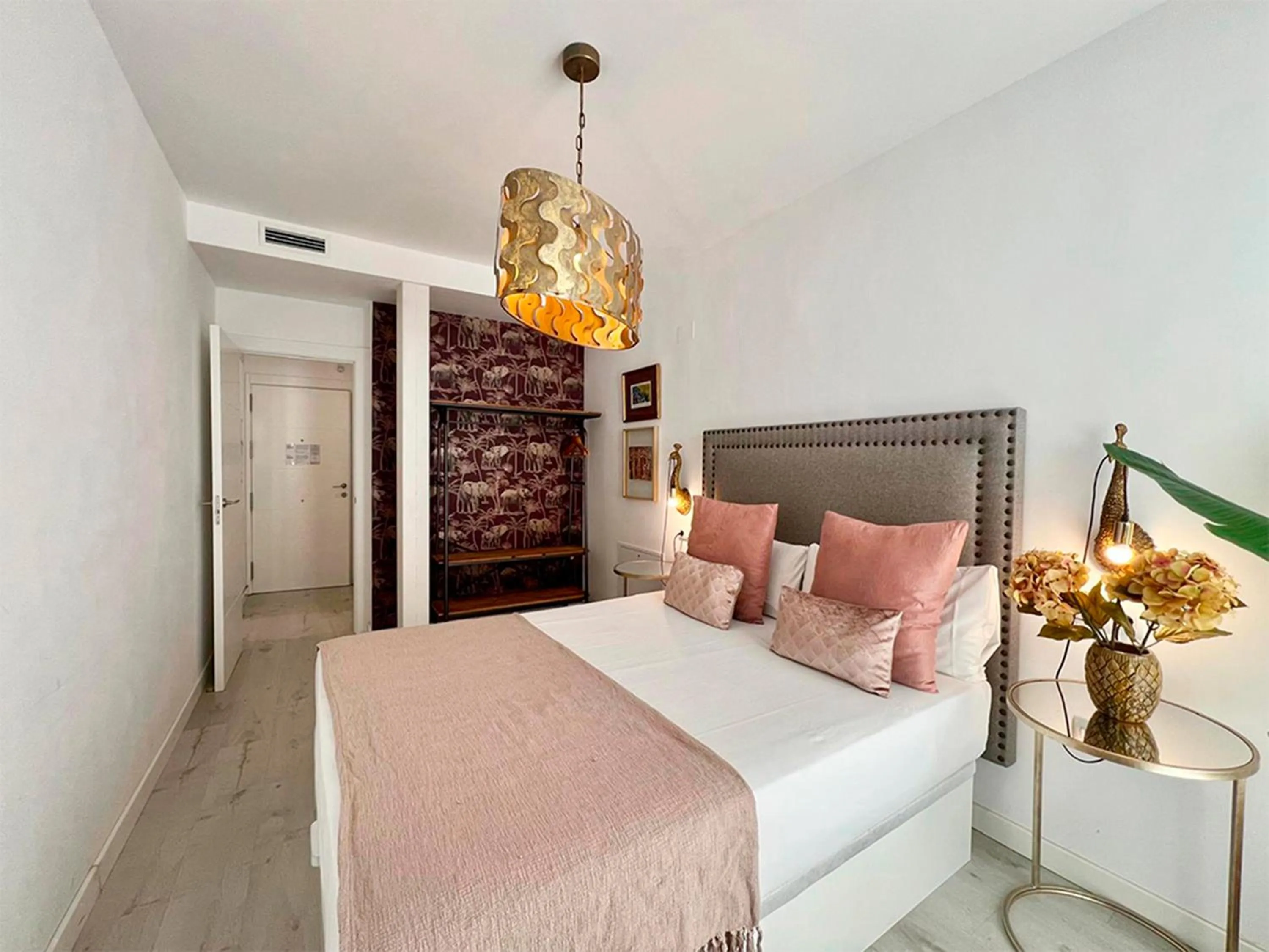 Bedroom, Bed in Apartamentos Realejo Campo del Príncipe 3000