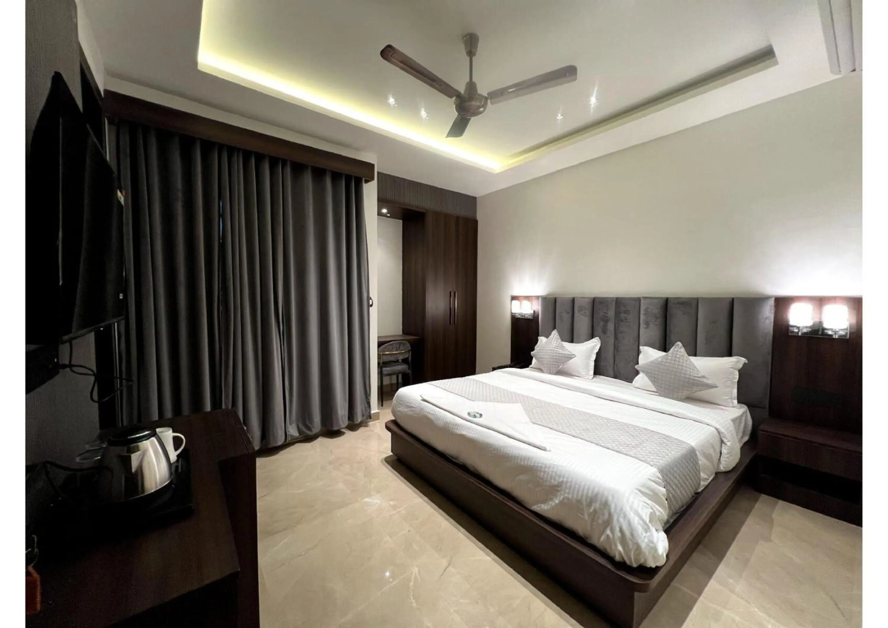 Bedroom in Hotel Majestic Grand By MNG Rooms
