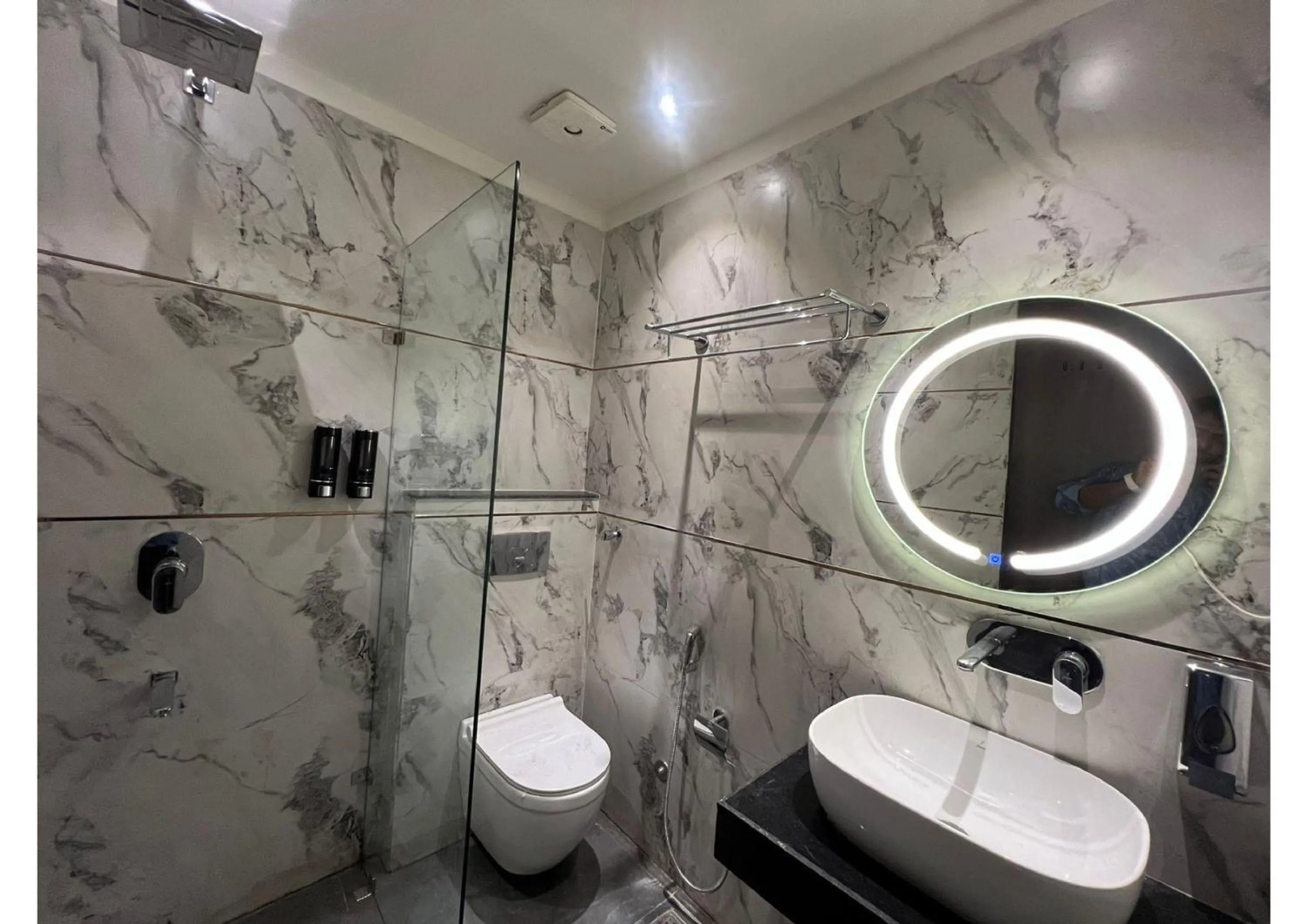 Shower in Hotel Majestic Grand By MNG Rooms