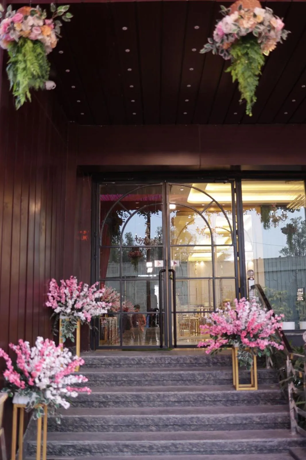 Facade/entrance in Hotel Majestic Grand By MNG Rooms