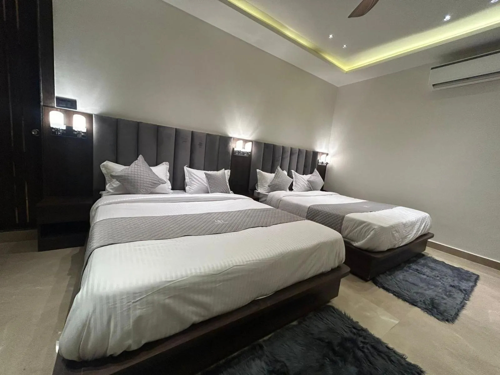 Bed in Hotel Majestic Grand By MNG Rooms