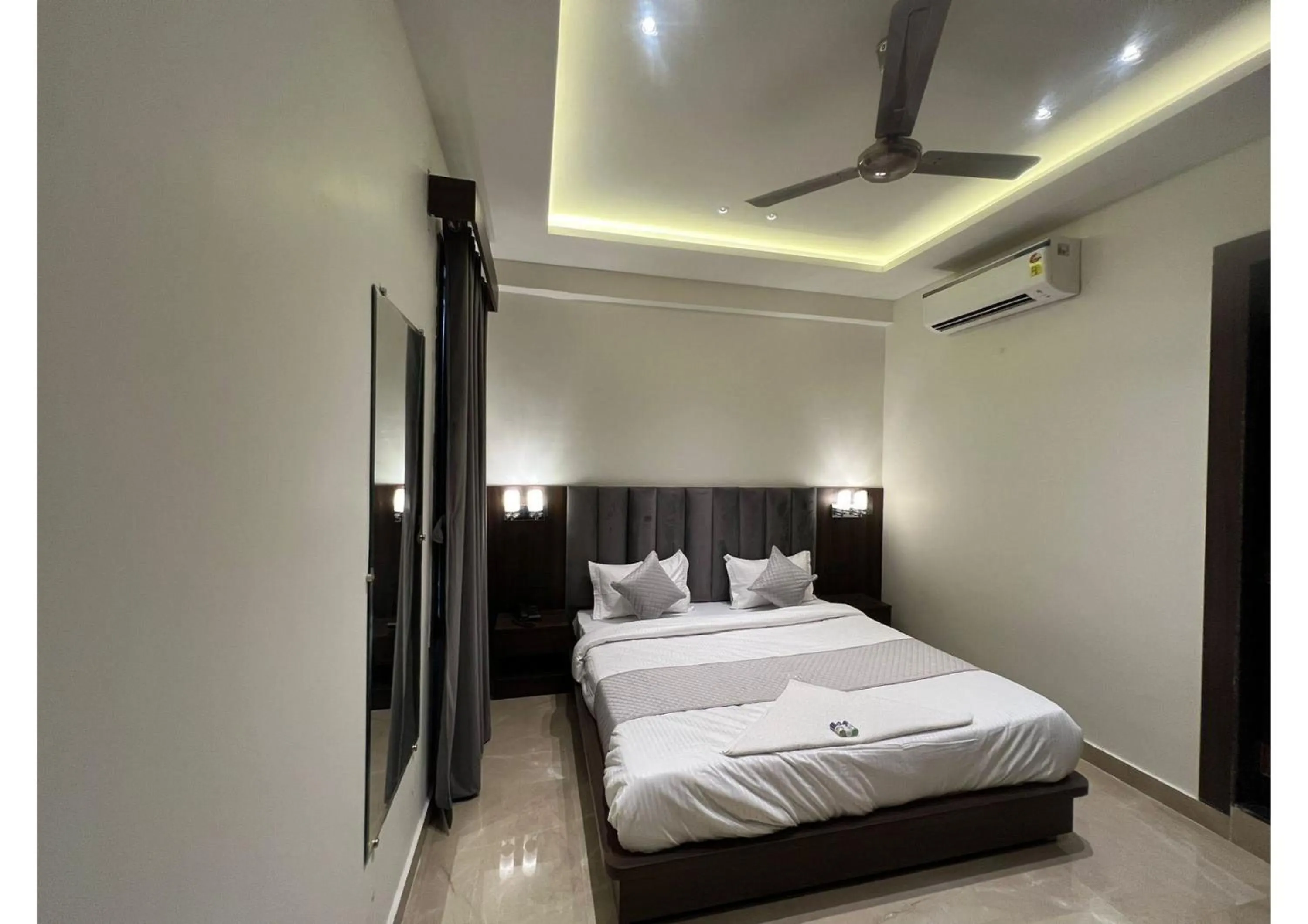 Bedroom in Hotel Majestic Grand By MNG Rooms