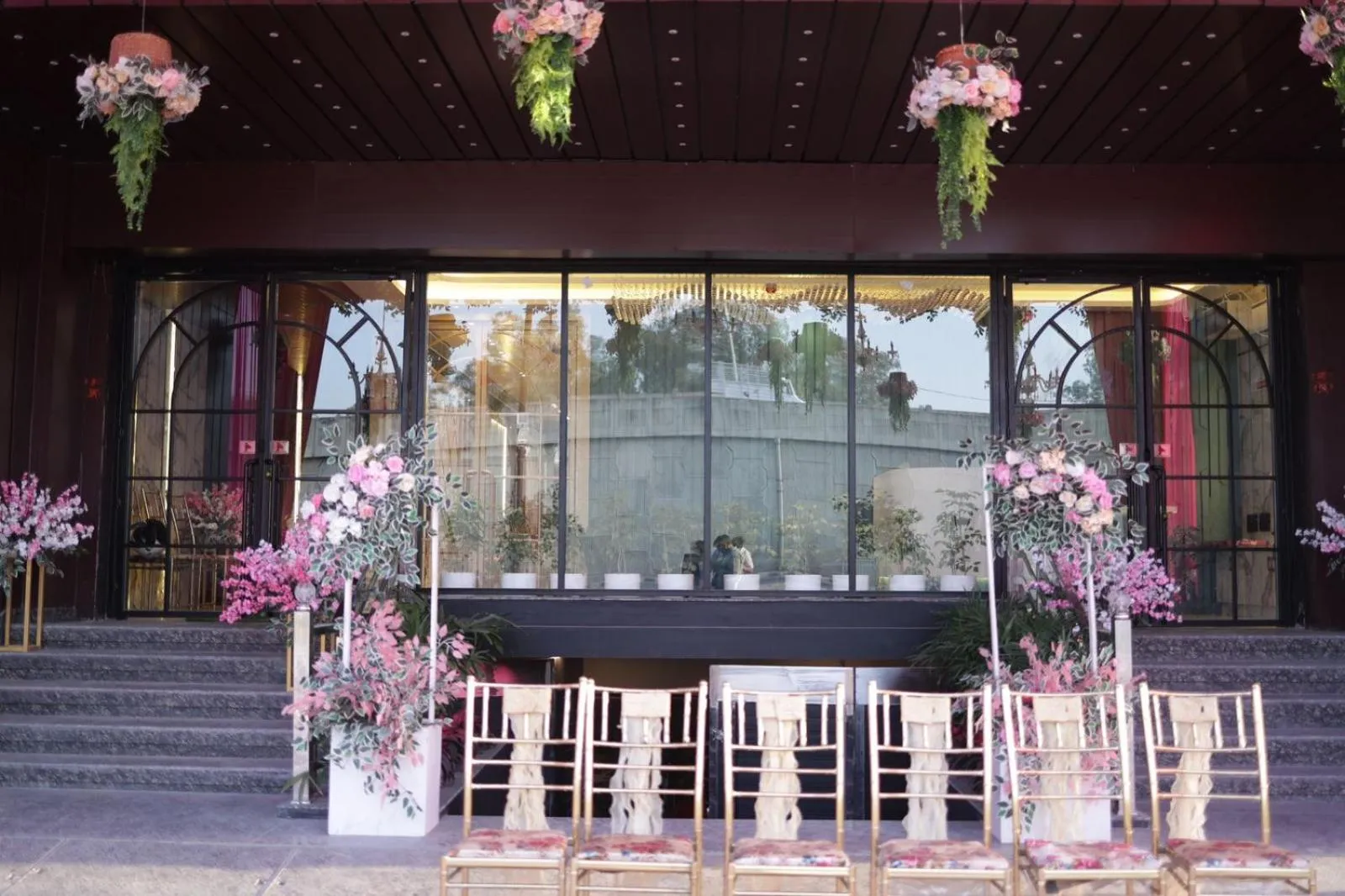 Facade/entrance in Hotel Majestic Grand By MNG Rooms