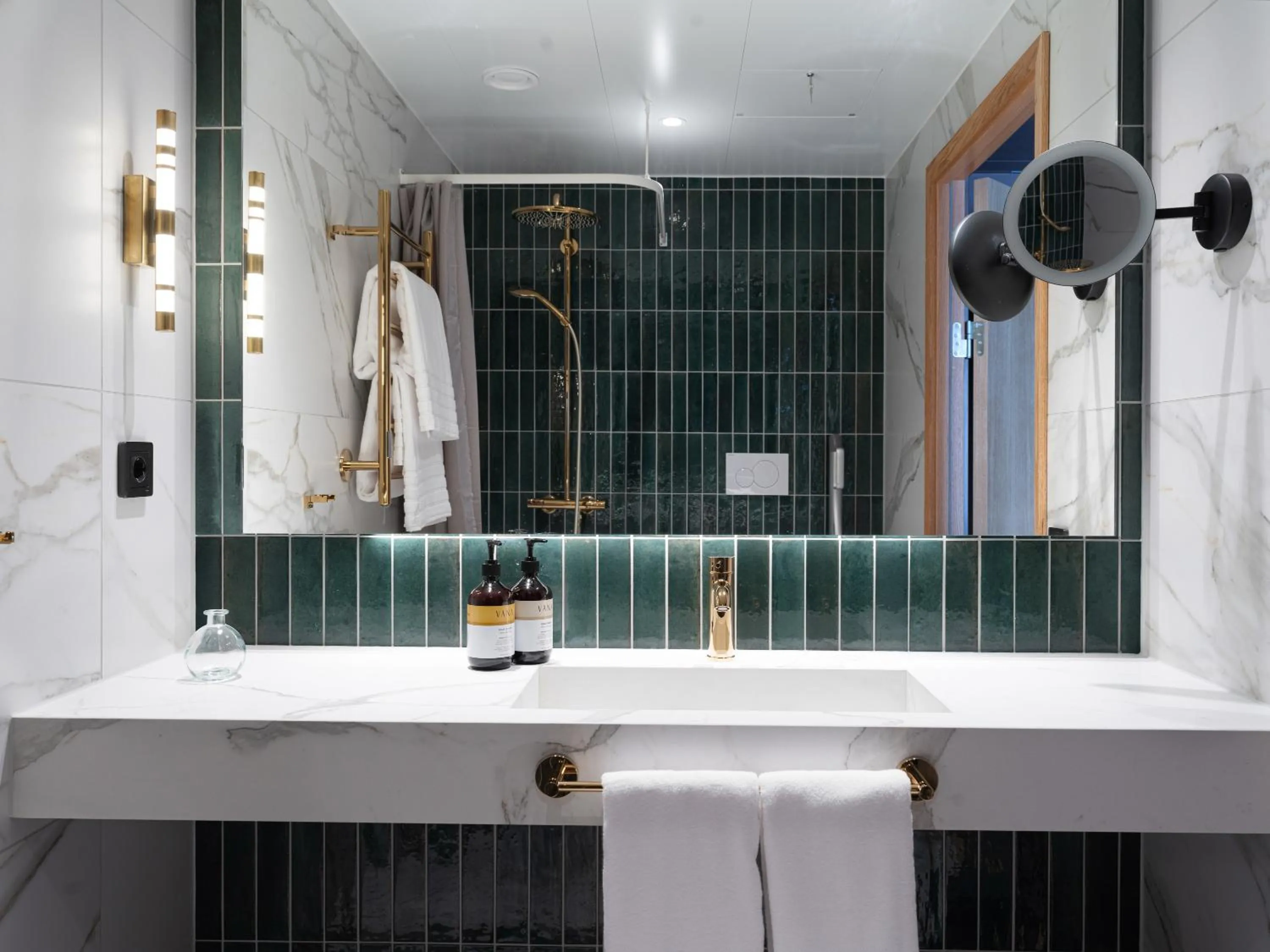 Shower in Elite Hotel Frost - Hotel & Spa