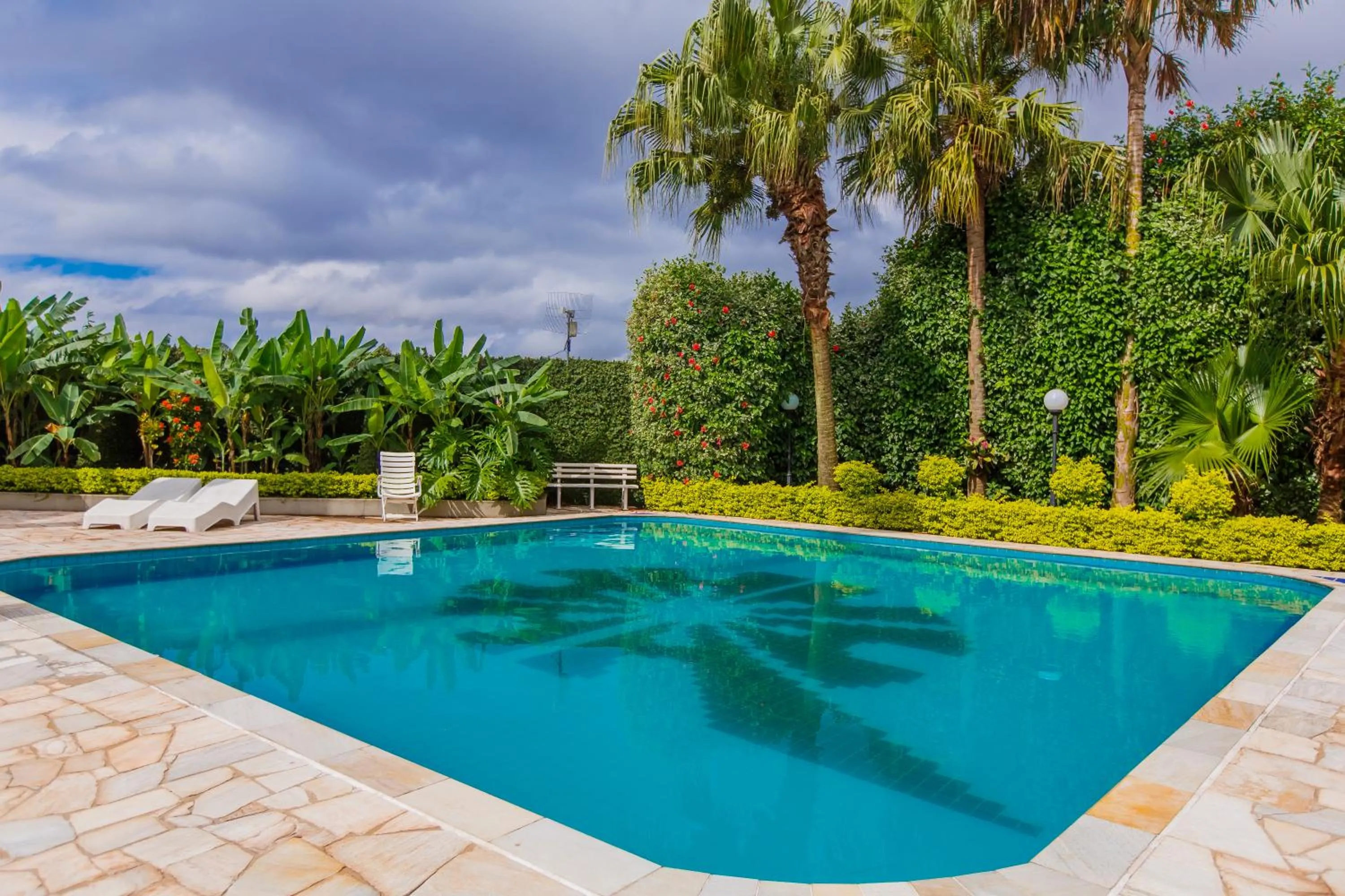 Swimming pool in Harbor Querência Hotel