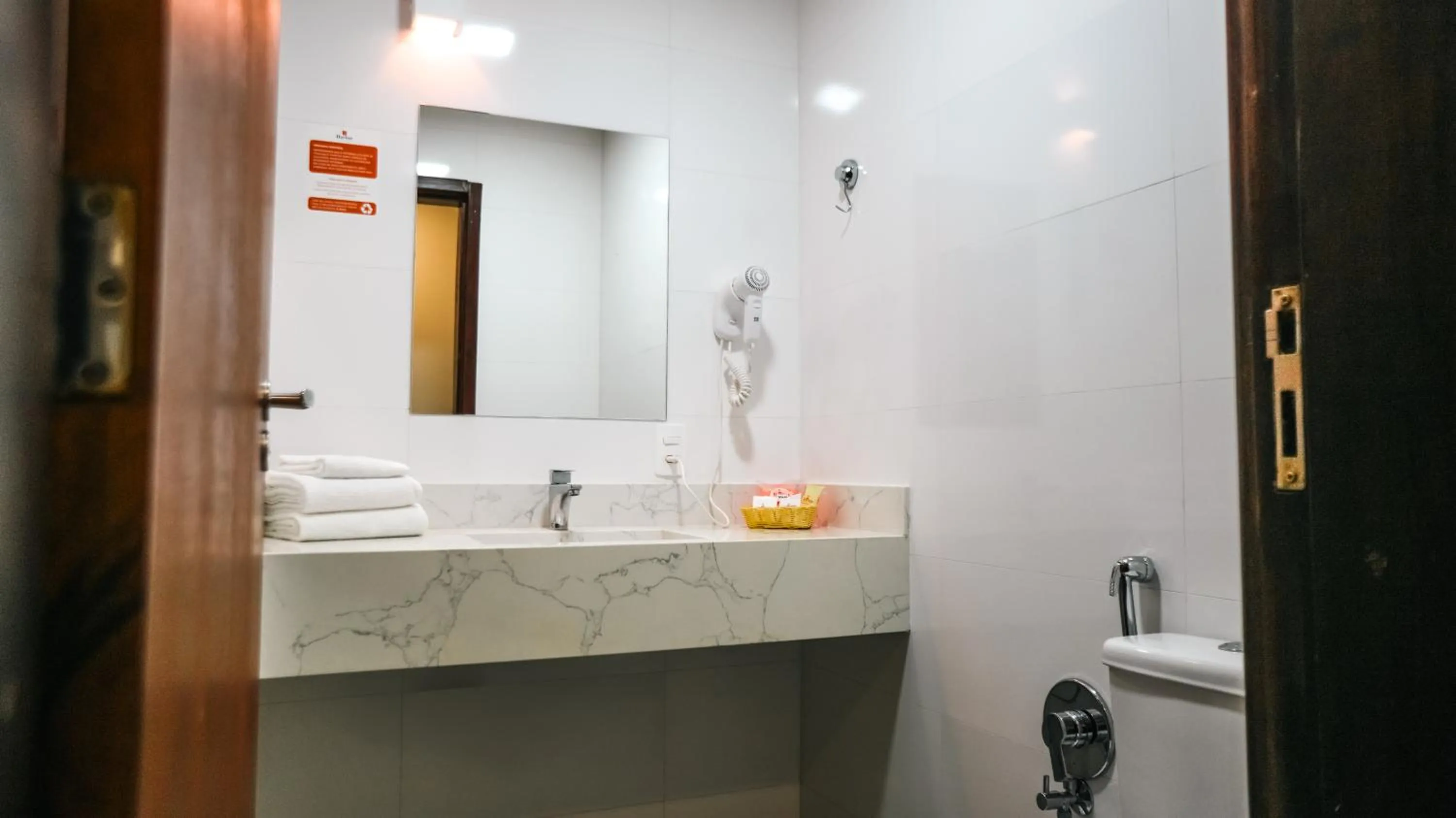 Bathroom in Harbor Querência Hotel