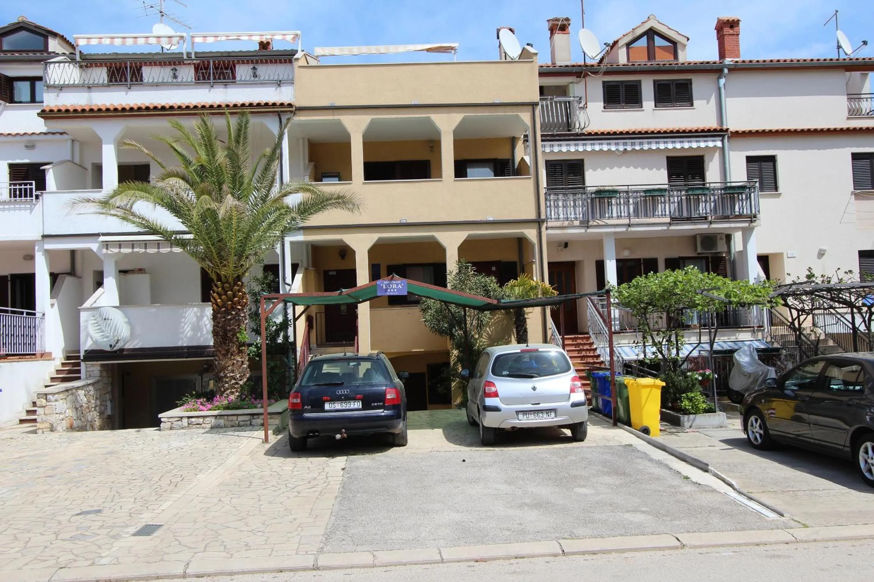 Facade/entrance in Apartments Lora