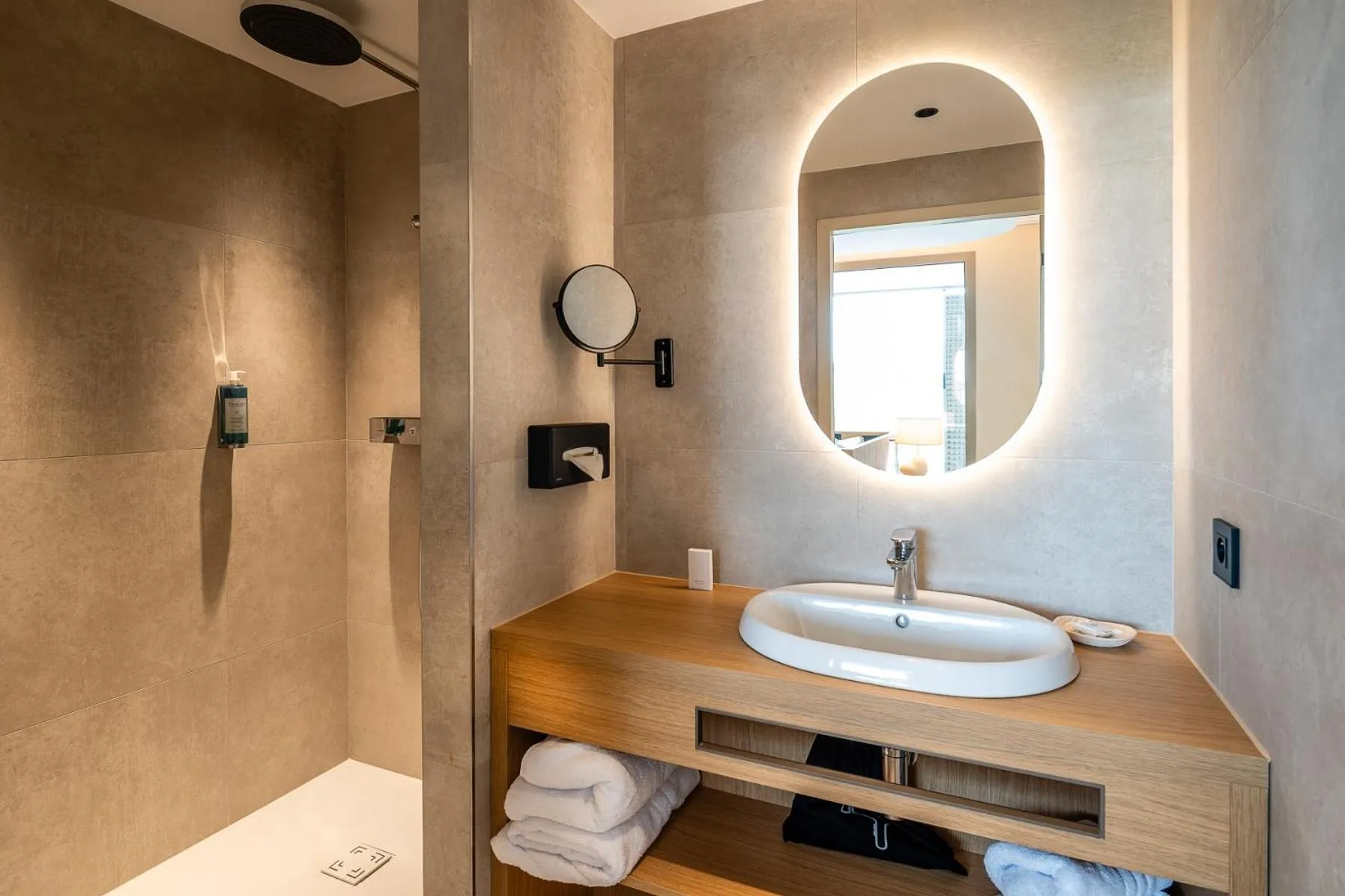 Shower in Hôtel Horizon Resort Massane & Spa