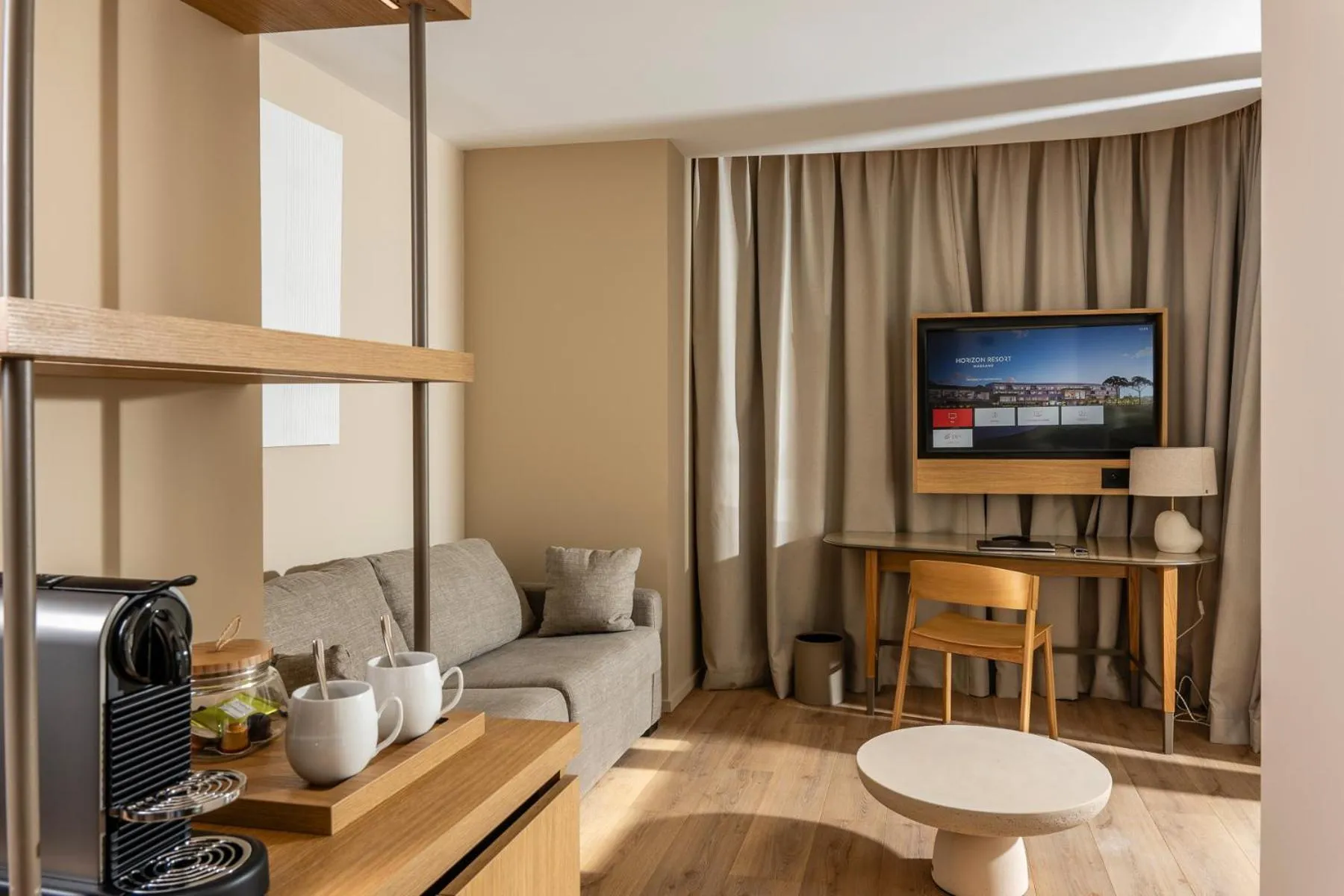 TV and multimedia in Hôtel Horizon Resort Massane & Spa