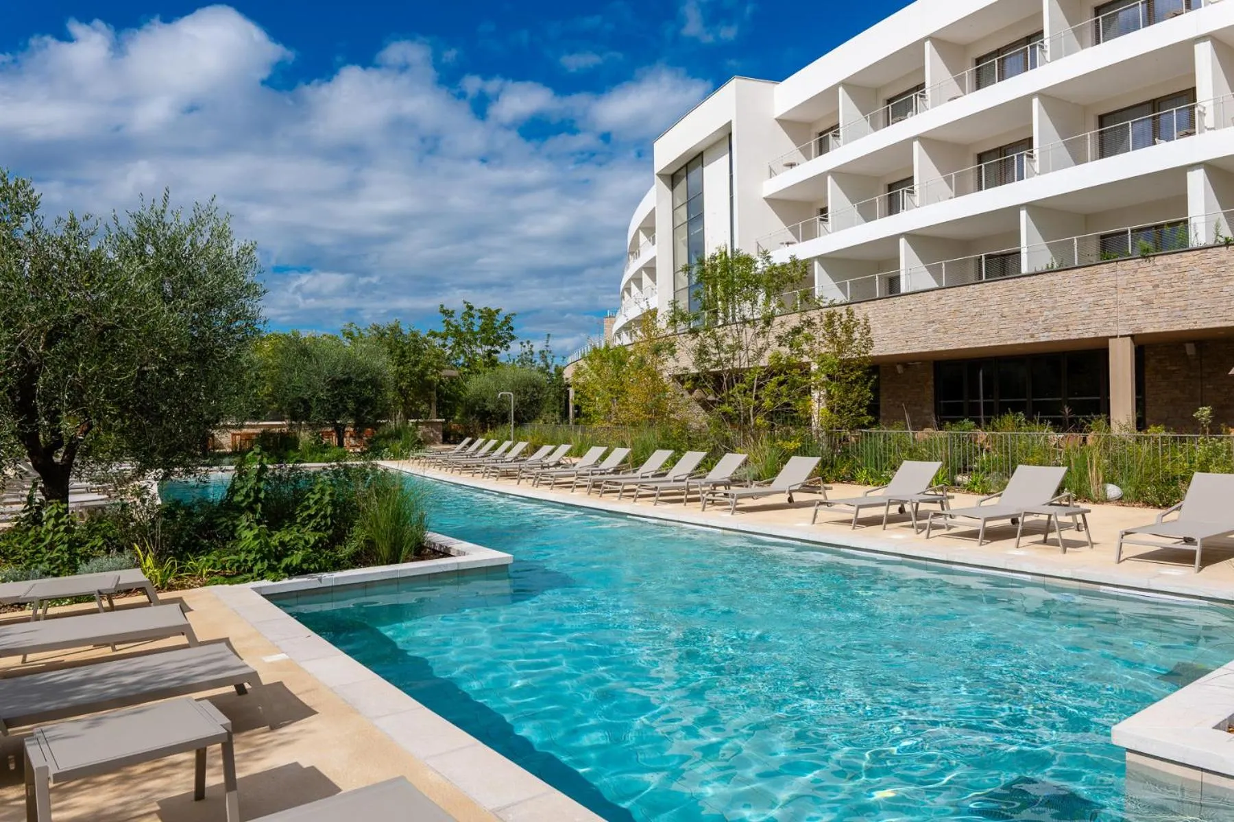 Swimming pool in Hôtel Horizon Resort Massane & Spa
