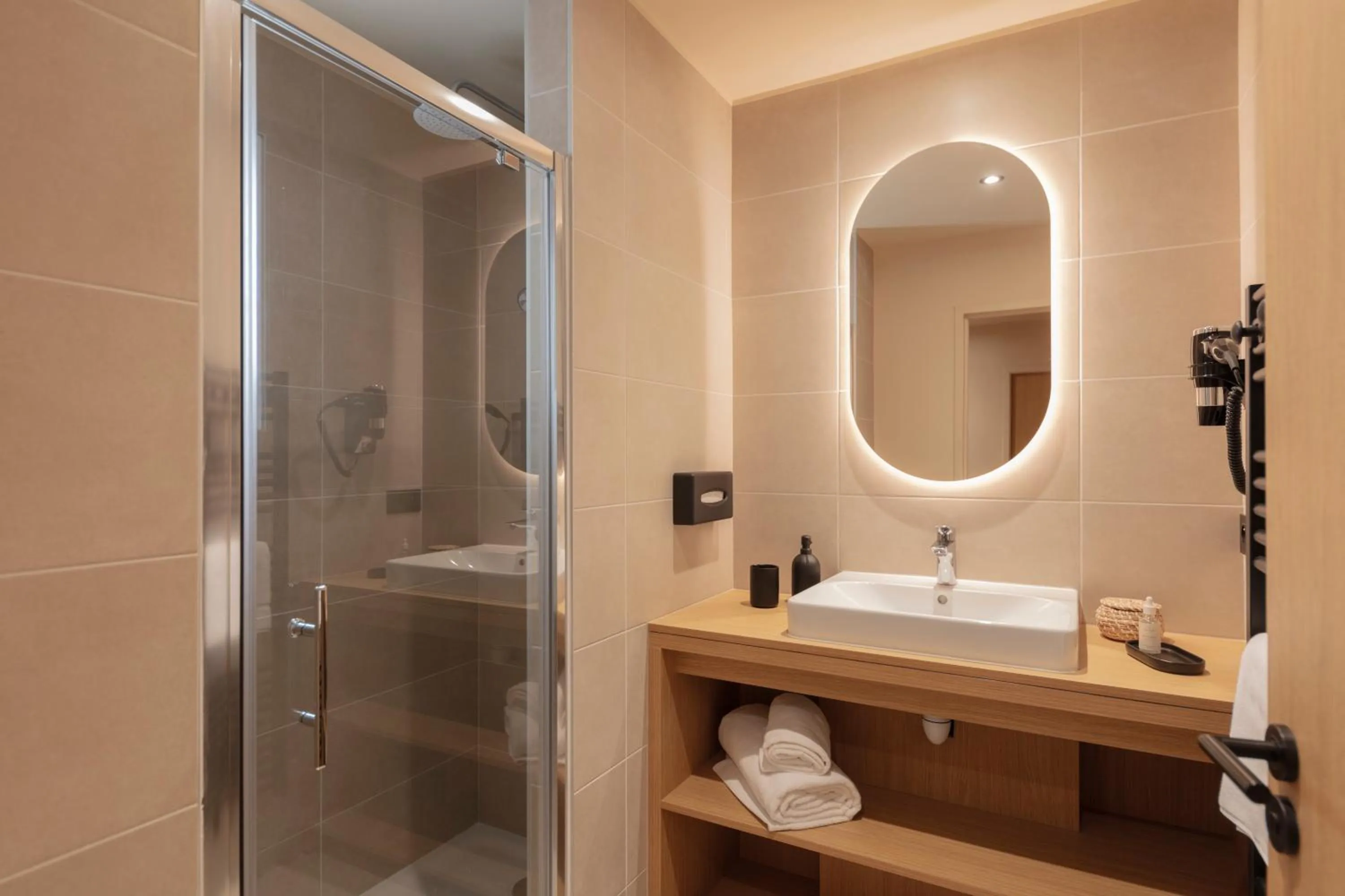 Bathroom in Hôtel Horizon Resort Massane & Spa