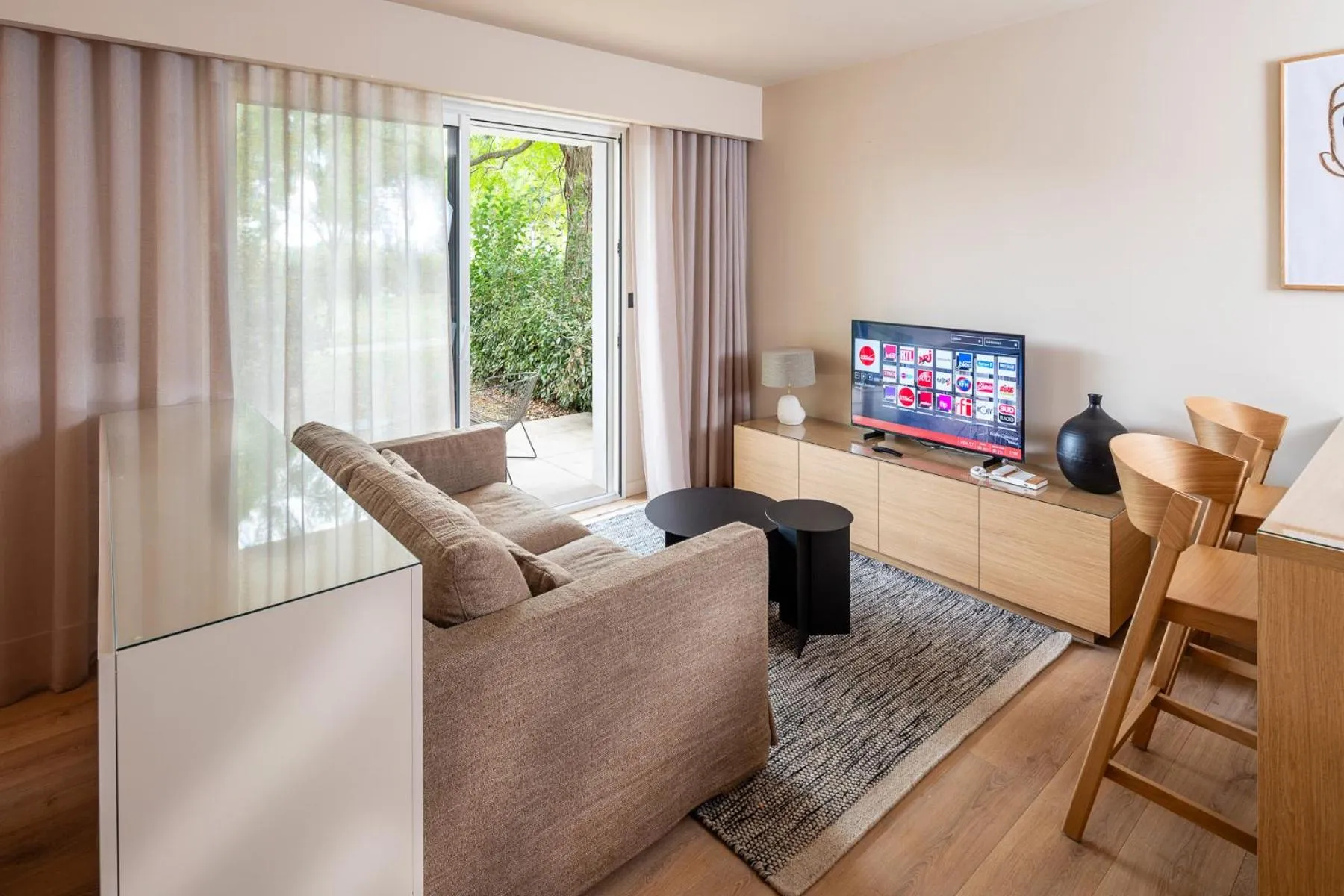 TV and multimedia in Hôtel Horizon Resort Massane & Spa